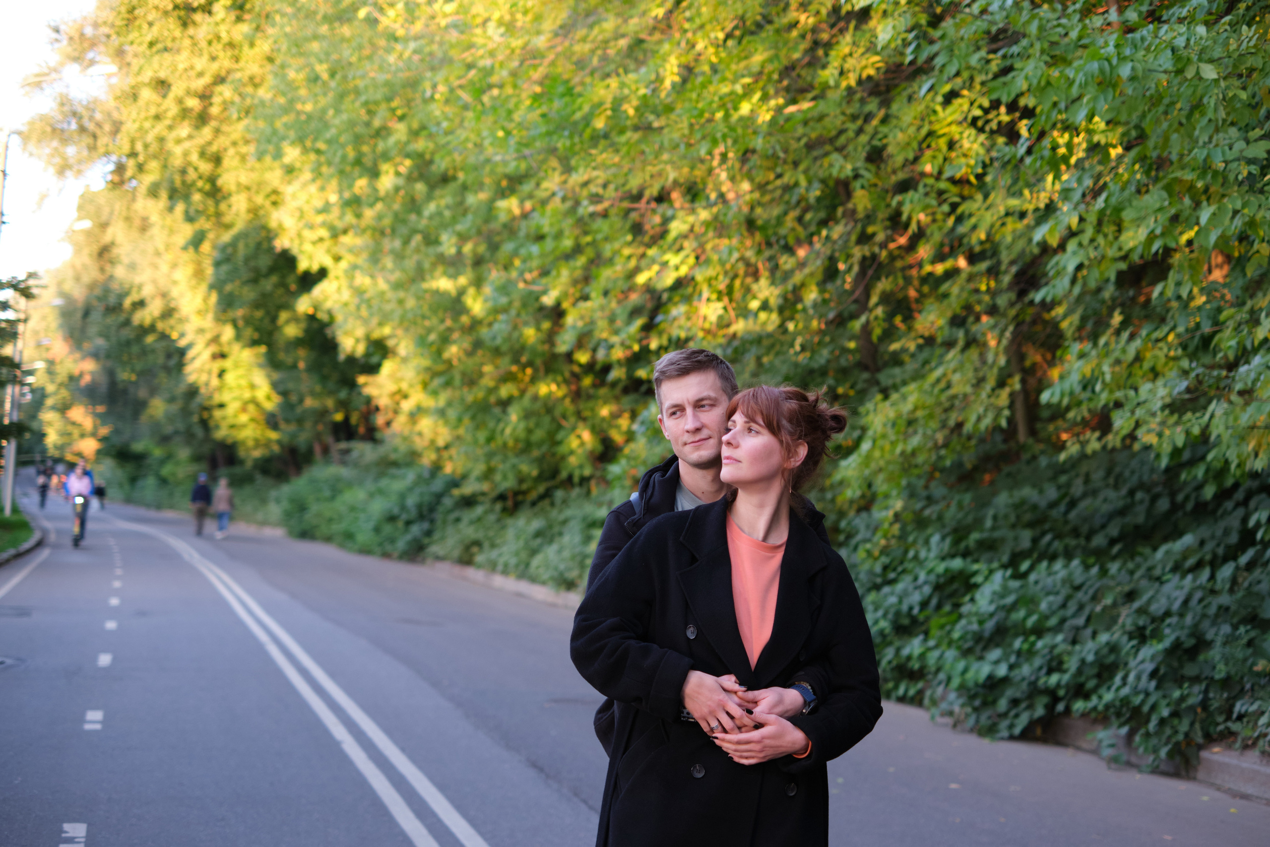 Фотосессия влюбленной пары на закате на набережной Нескучного сада. Елена Павленко. Фотограф. Москва