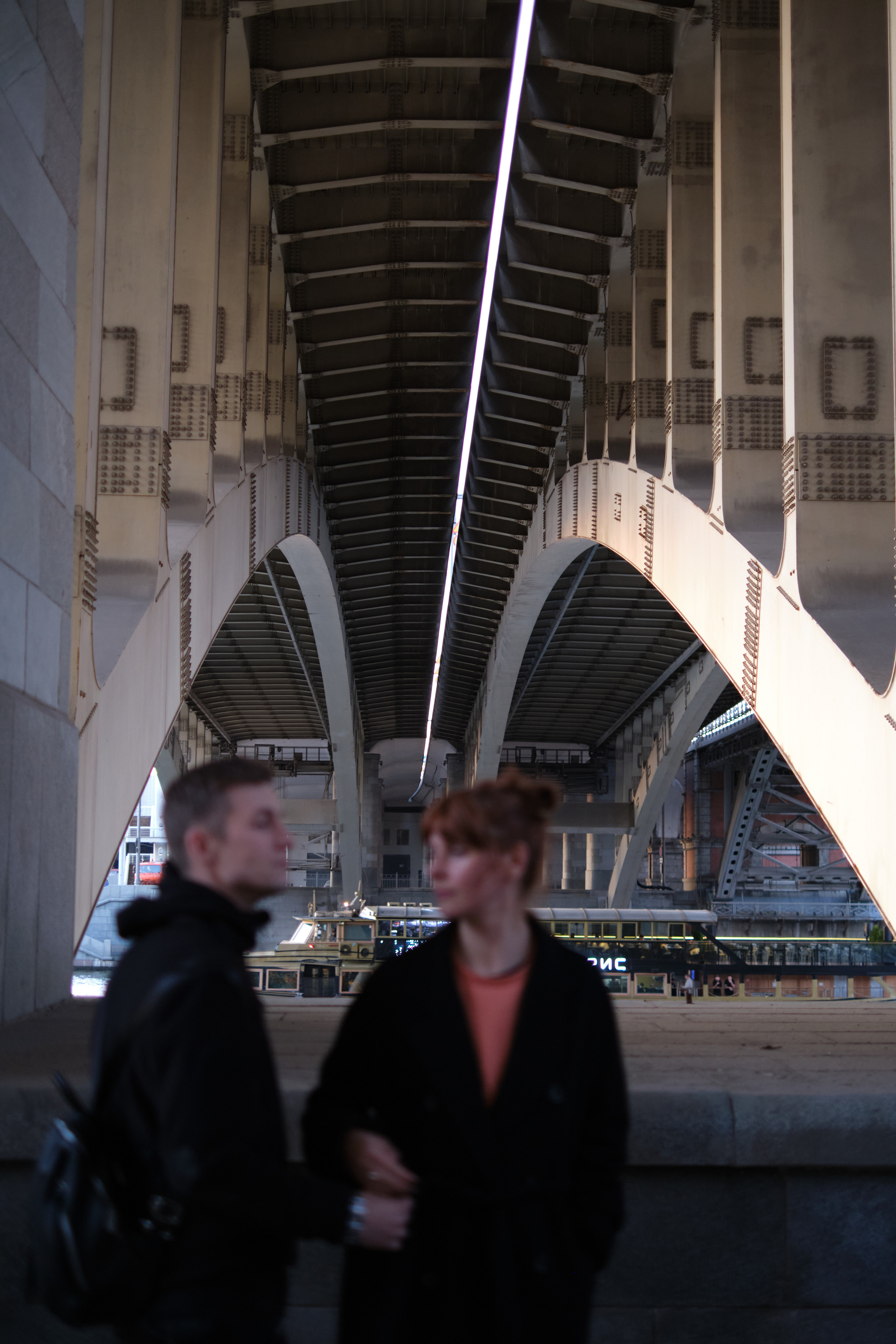 Фотосессия влюбленной пары на закате на набережной Нескучного сада. Елена Павленко. Фотограф. Москва