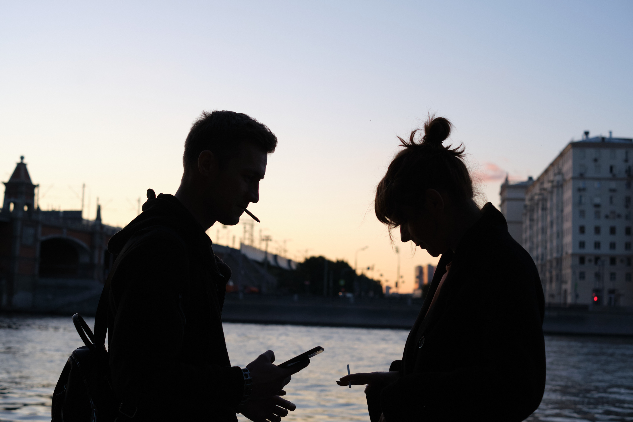 Фотосессия влюбленной пары на закате на набережной Нескучного сада. Елена Павленко. Фотограф. Москва