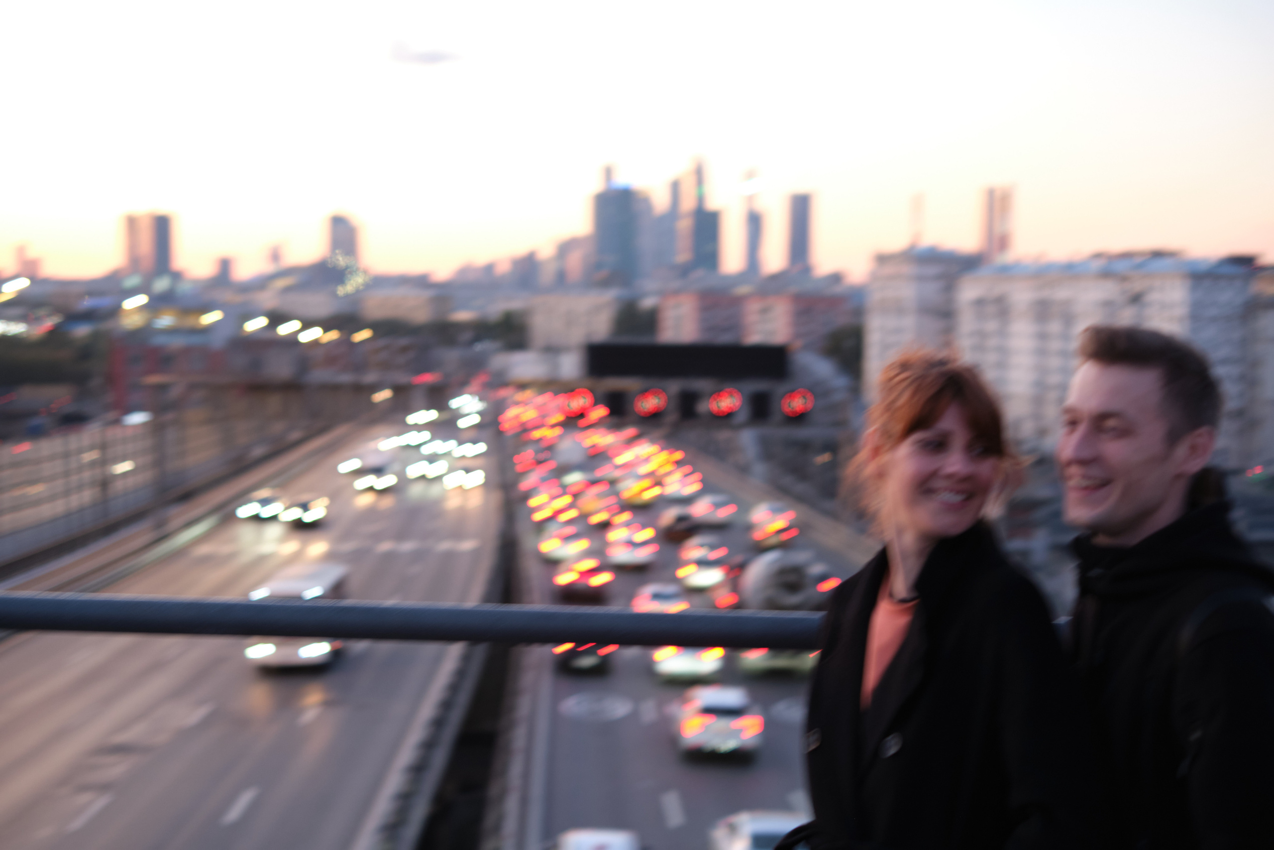 Фотосессия влюбленной пары на закате на набережной Нескучного сада. Елена Павленко. Фотограф. Москва