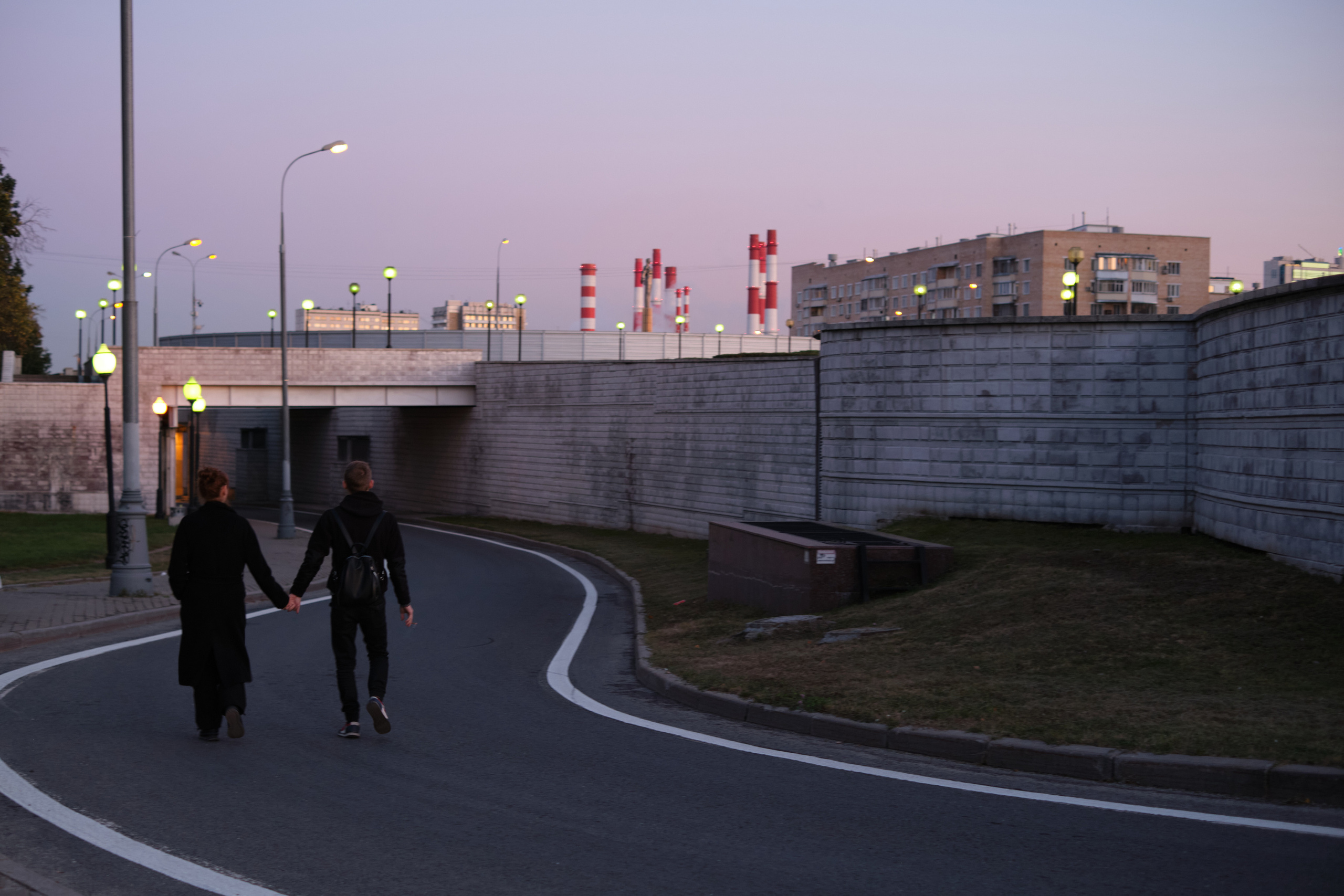 Фотосессия влюбленной пары на закате на набережной Нескучного сада. Елена Павленко. Фотограф. Москва