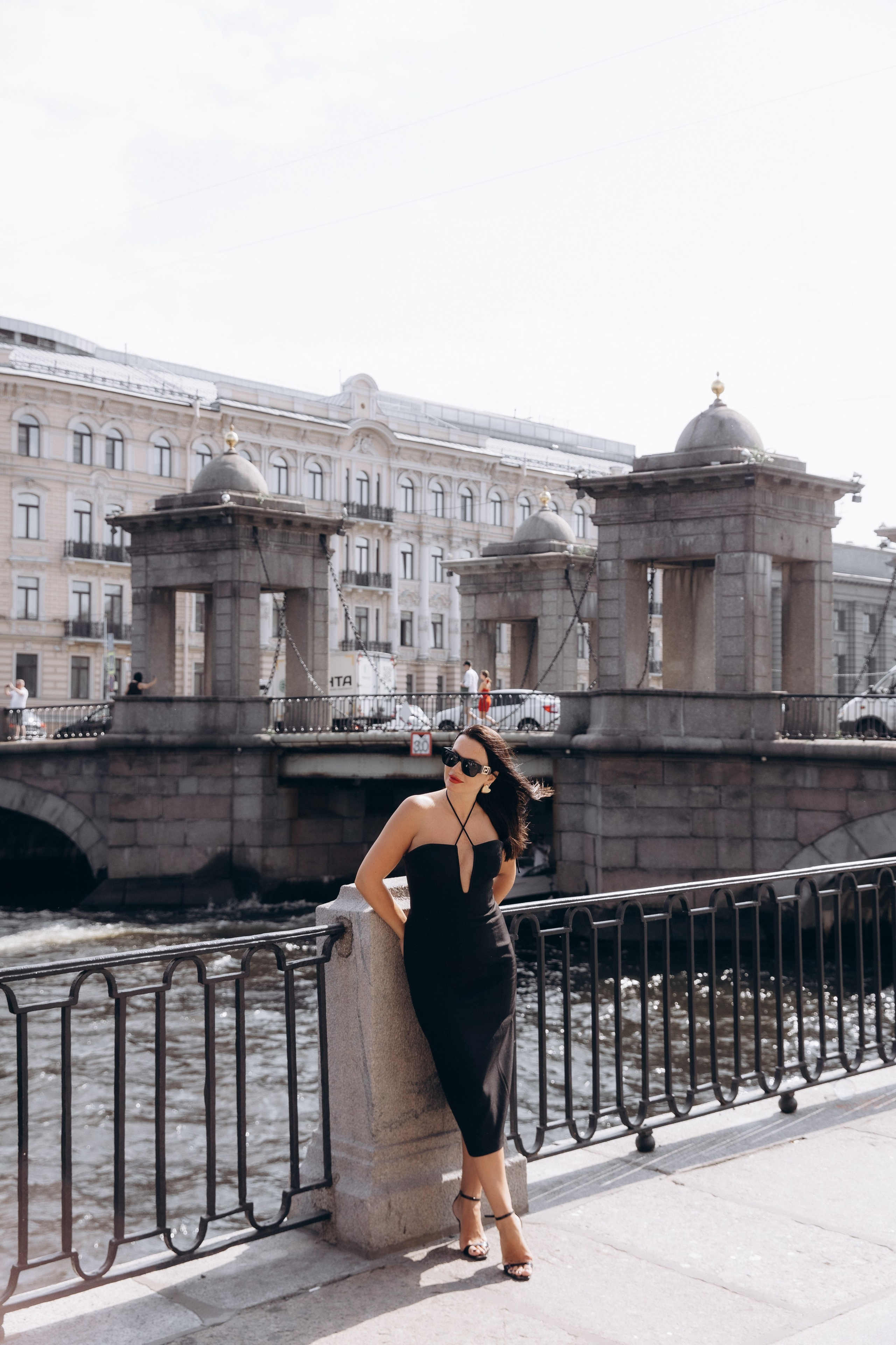 Ольга, прогулка по Фонтанке и фотосессия в парадной Ромашка. Фотограф в Санкт-Петербурге Разиля Идиятуллина