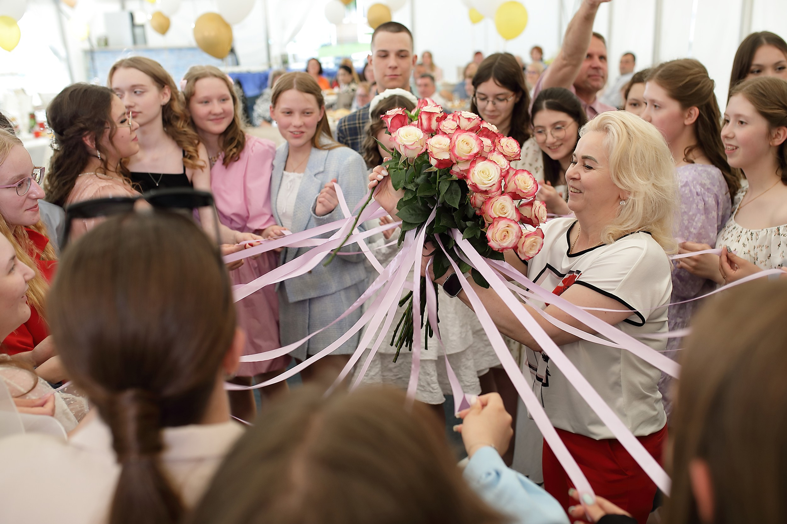 прощание учителя с учениками ленточки