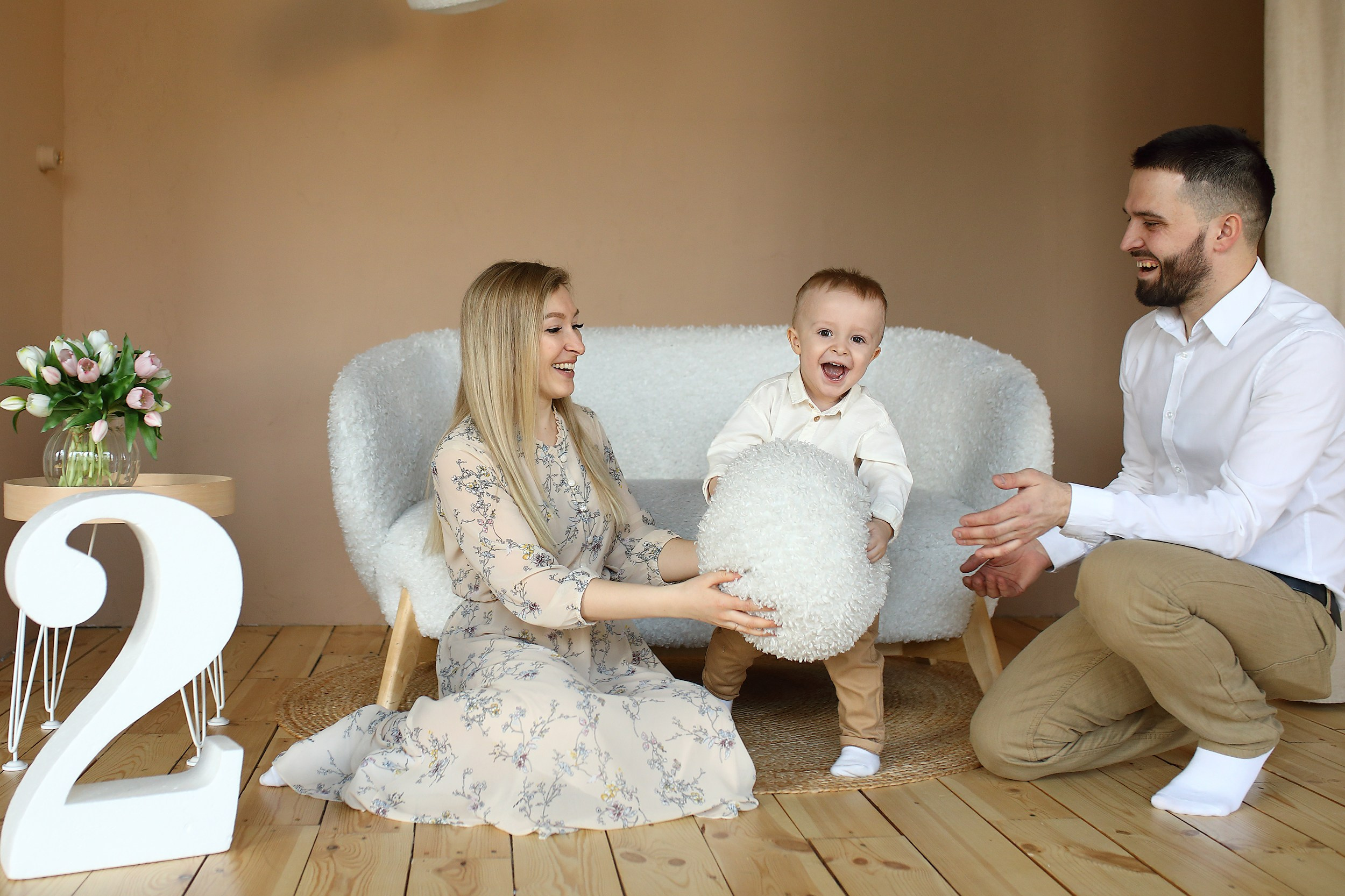 Семейные фотосессии в студии. Свадебный и семейный фотограф и видеограф в Екатеринбурге Полянские Тимур и Анастасия