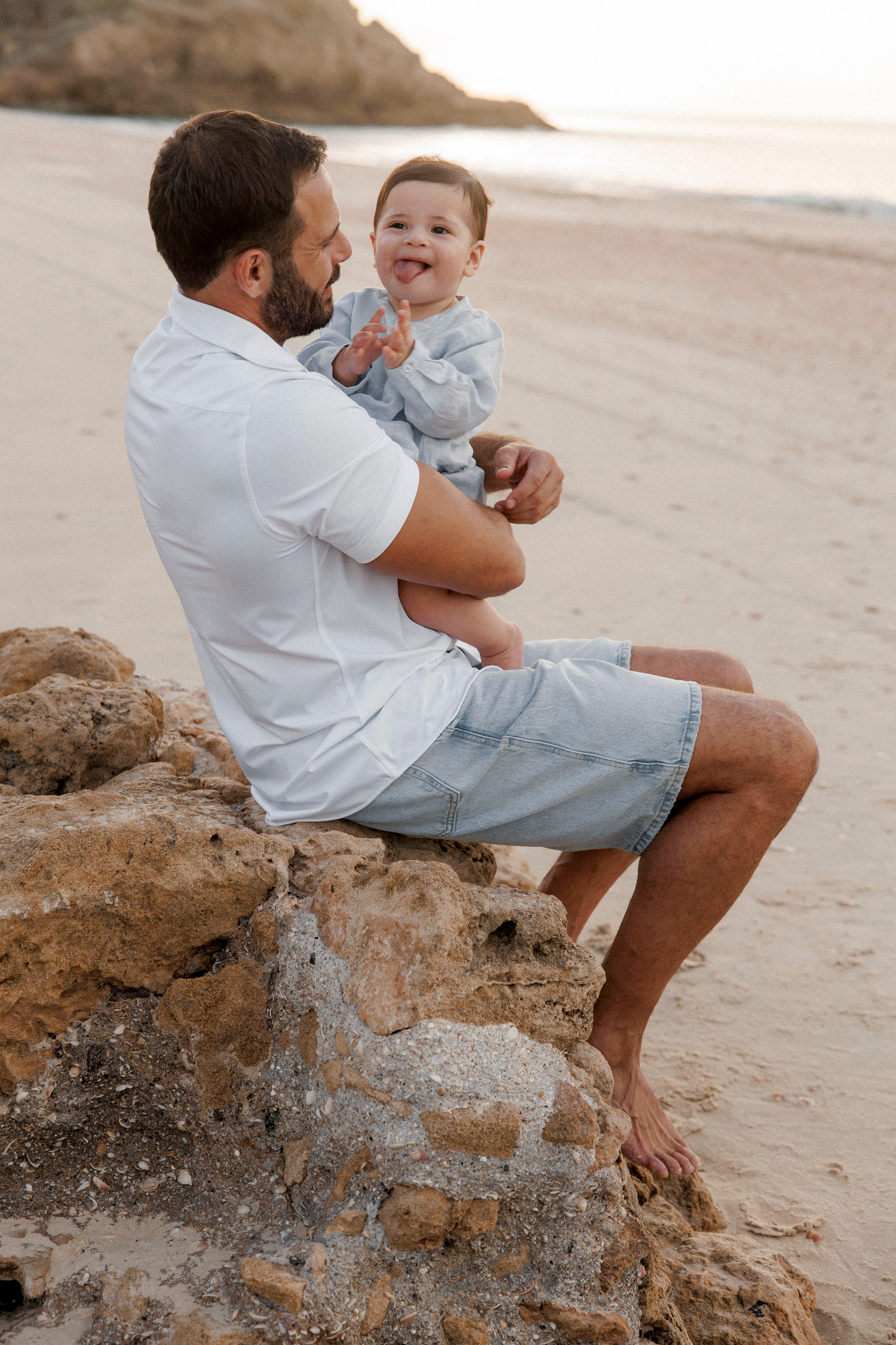 First year family photos near the sea. Главная