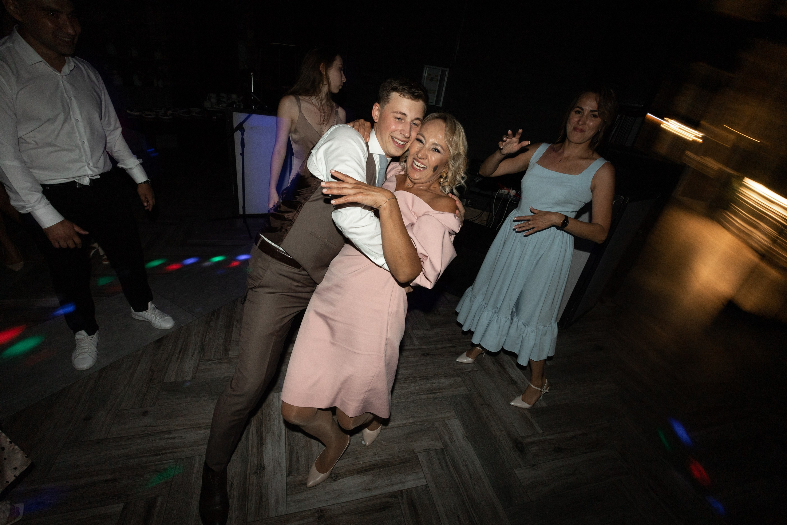 Свадебный фотограф Уфа — Руслан ГабдлисламовЖивые эмоции, красивые кадры, воспоминания на всю жизнь.Работаю по всей Республике Башкортоста. Свадебный фотограф Уфа Руслан Габдлисламов