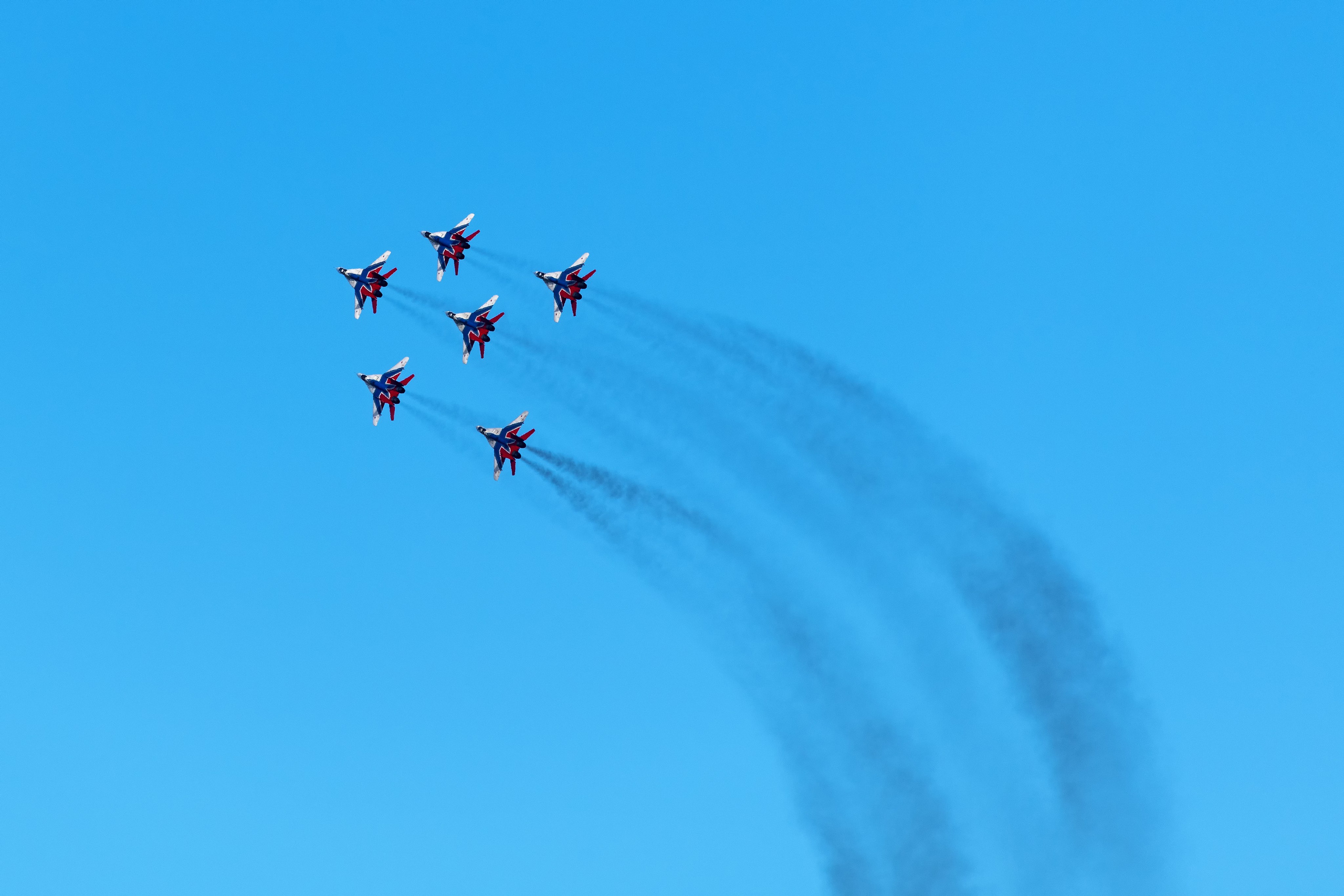 Авиация: самолеты, вертолеты, небесные зарисовки. От прошлого к будущему авиации через фотографию