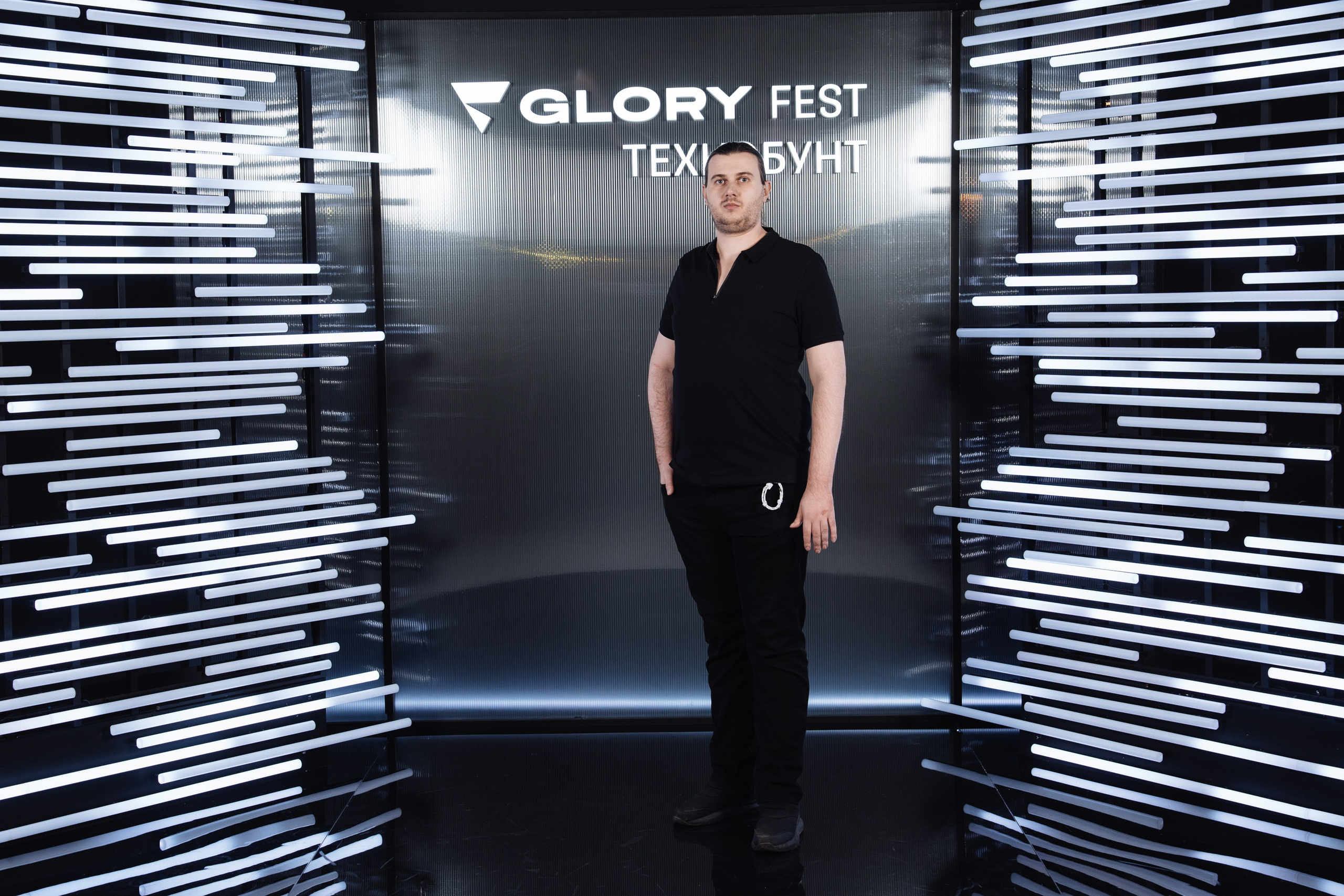 Glory 2025. Рекламный фотограф Москва — рекламная и бренд-съёмка | Polyakov