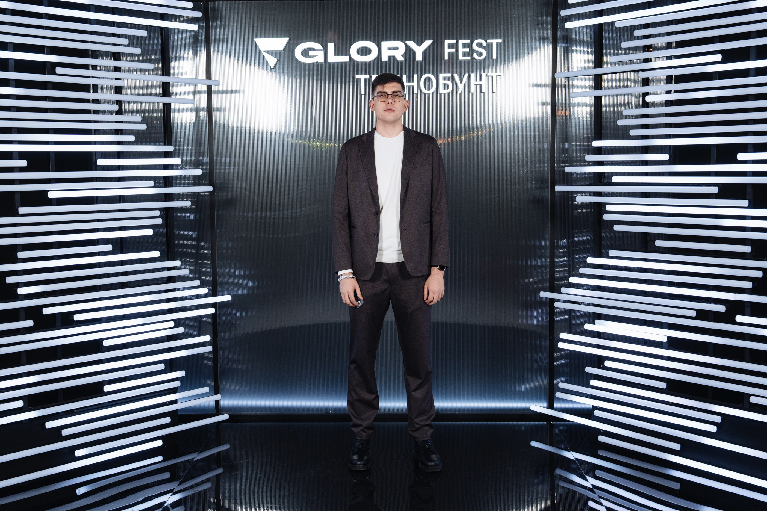 Glory 2025. Рекламный фотограф Москва — рекламная и бренд-съёмка | Polyakov