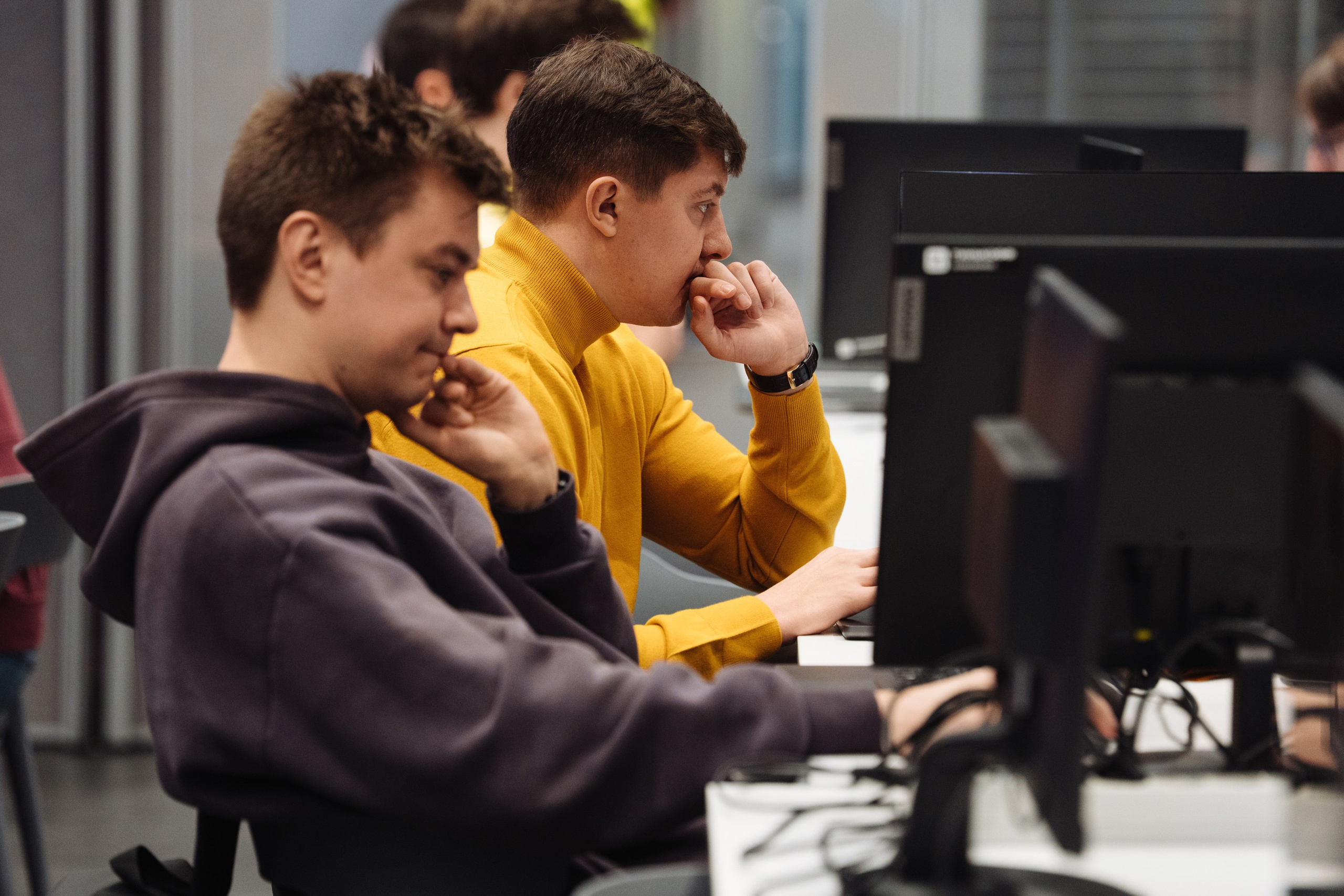 B2B Tech Day. Рекламный фотограф Москва — рекламная и бренд-съёмка | Polyakov