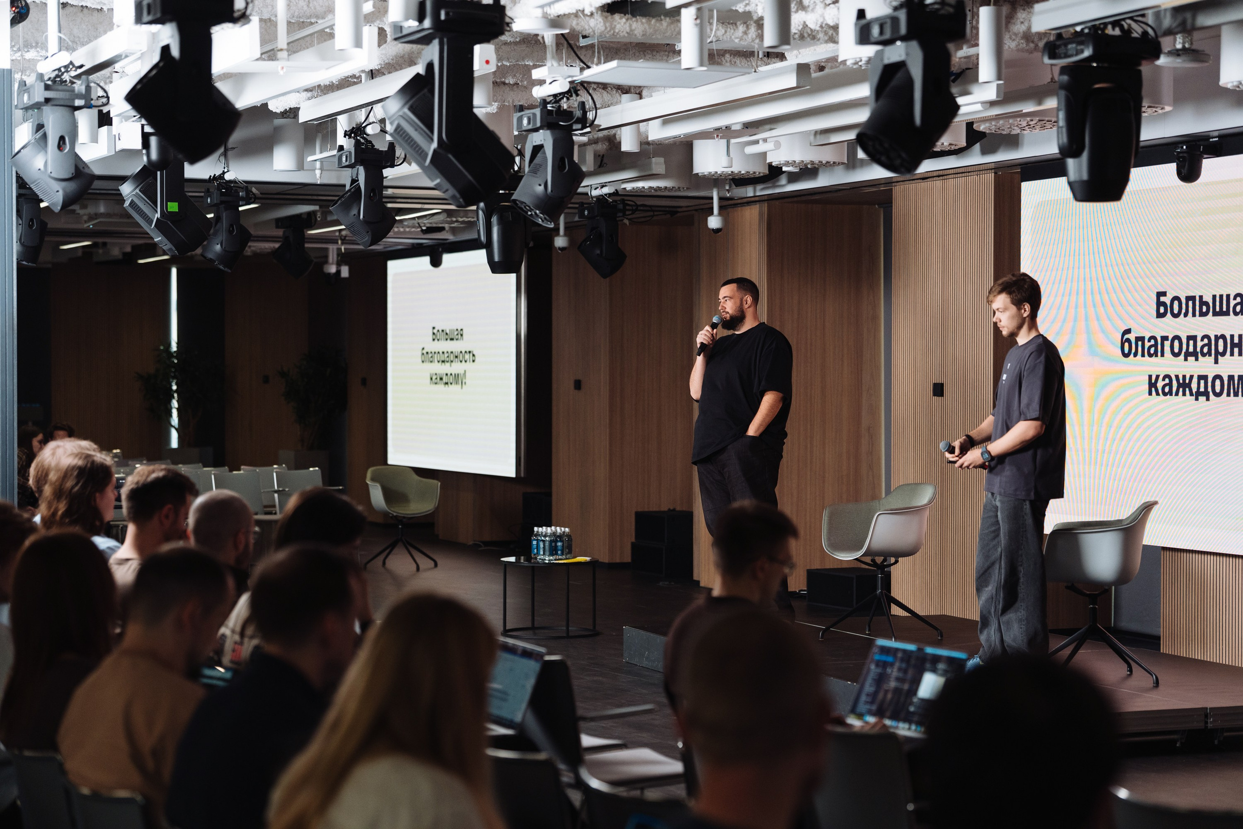 B2B Tech Day. Рекламный фотограф Москва — рекламная и бренд-съёмка | Polyakov