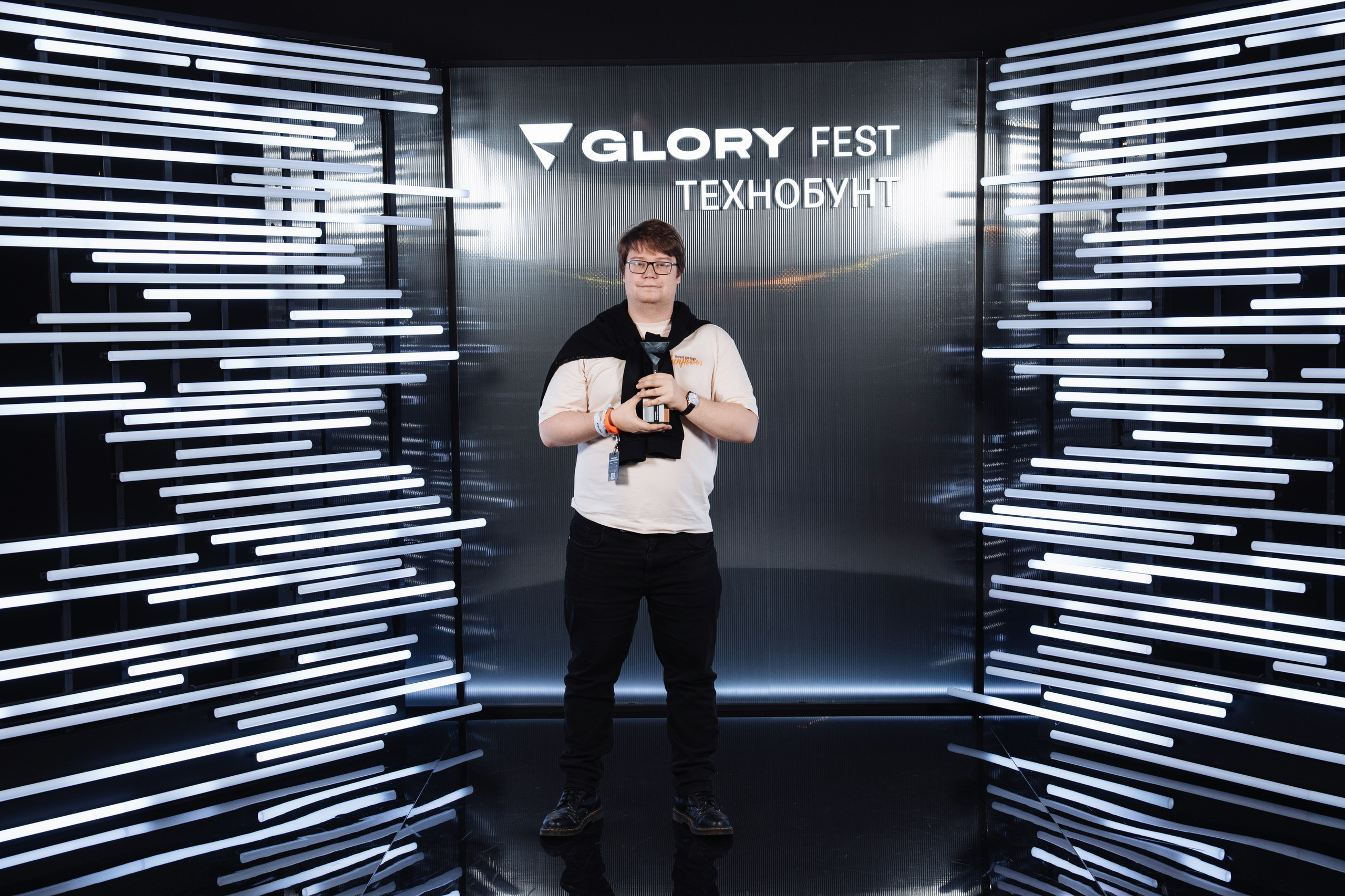 Glory 2025. Рекламный фотограф Москва — рекламная и бренд-съёмка | Polyakov