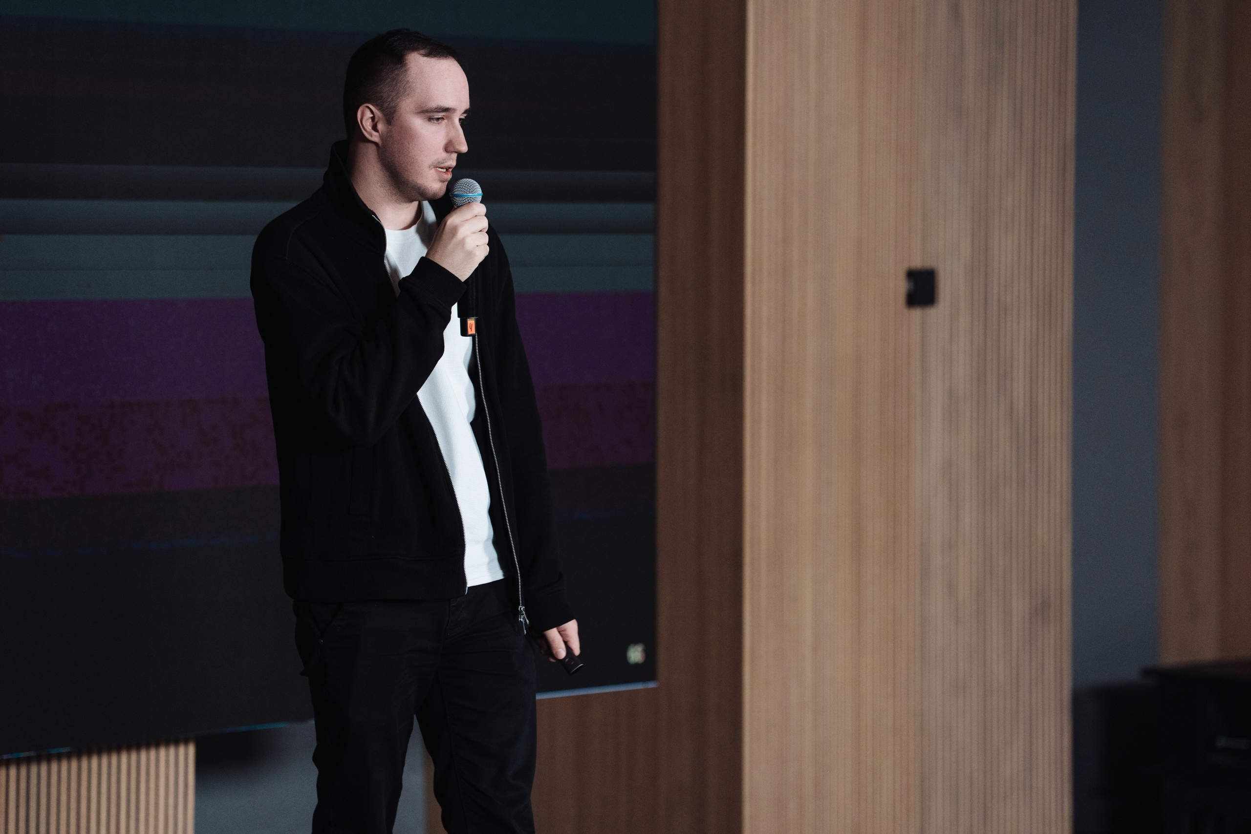 B2B Tech Day. Рекламный фотограф Москва — рекламная и бренд-съёмка | Polyakov
