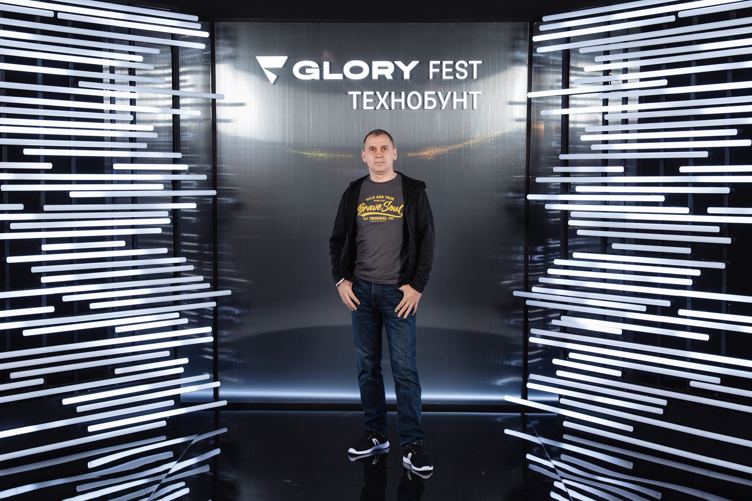 Glory 2025. Рекламный фотограф Москва — рекламная и бренд-съёмка | Polyakov