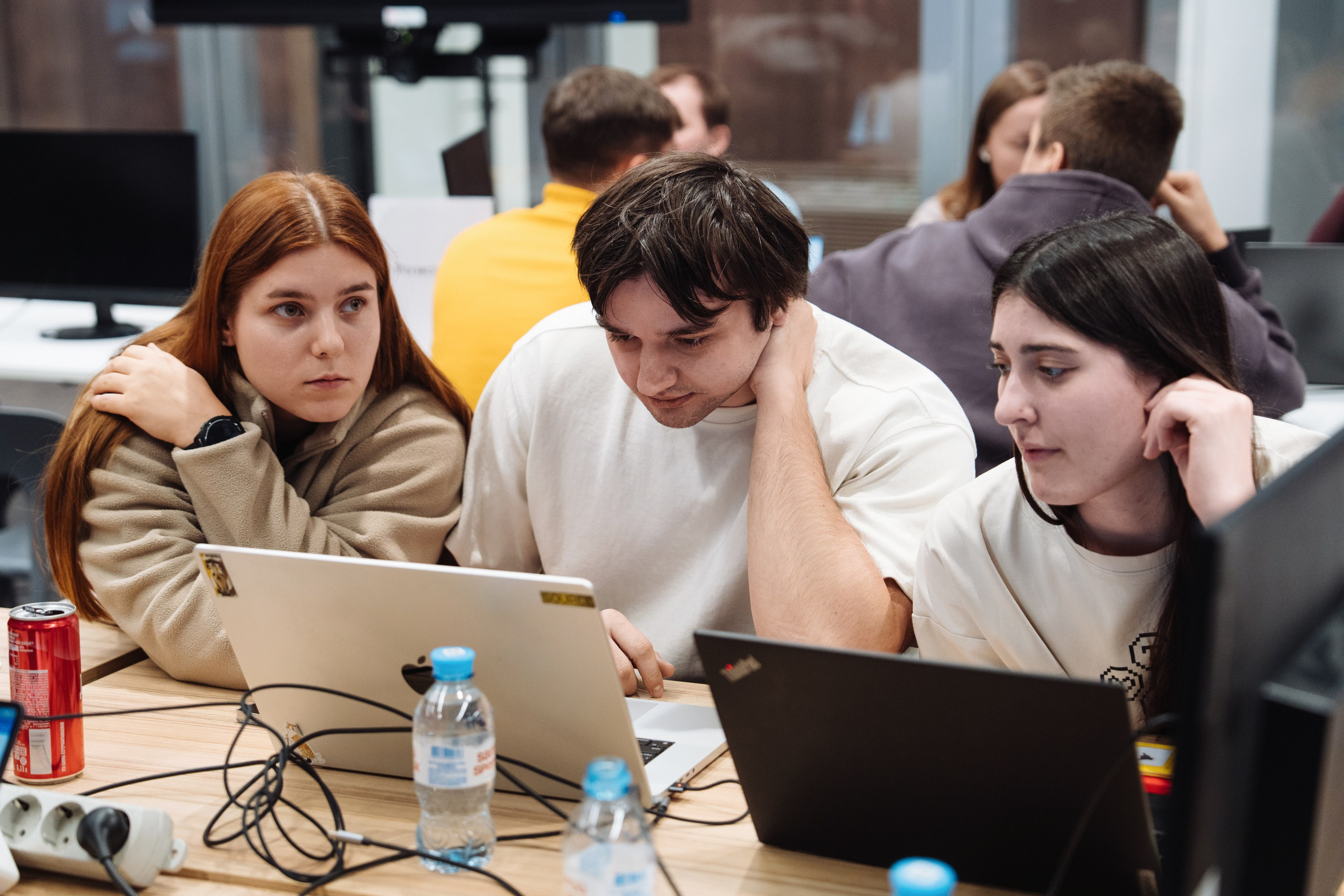 B2B Tech Day. Рекламный фотограф Москва — рекламная и бренд-съёмка | Polyakov