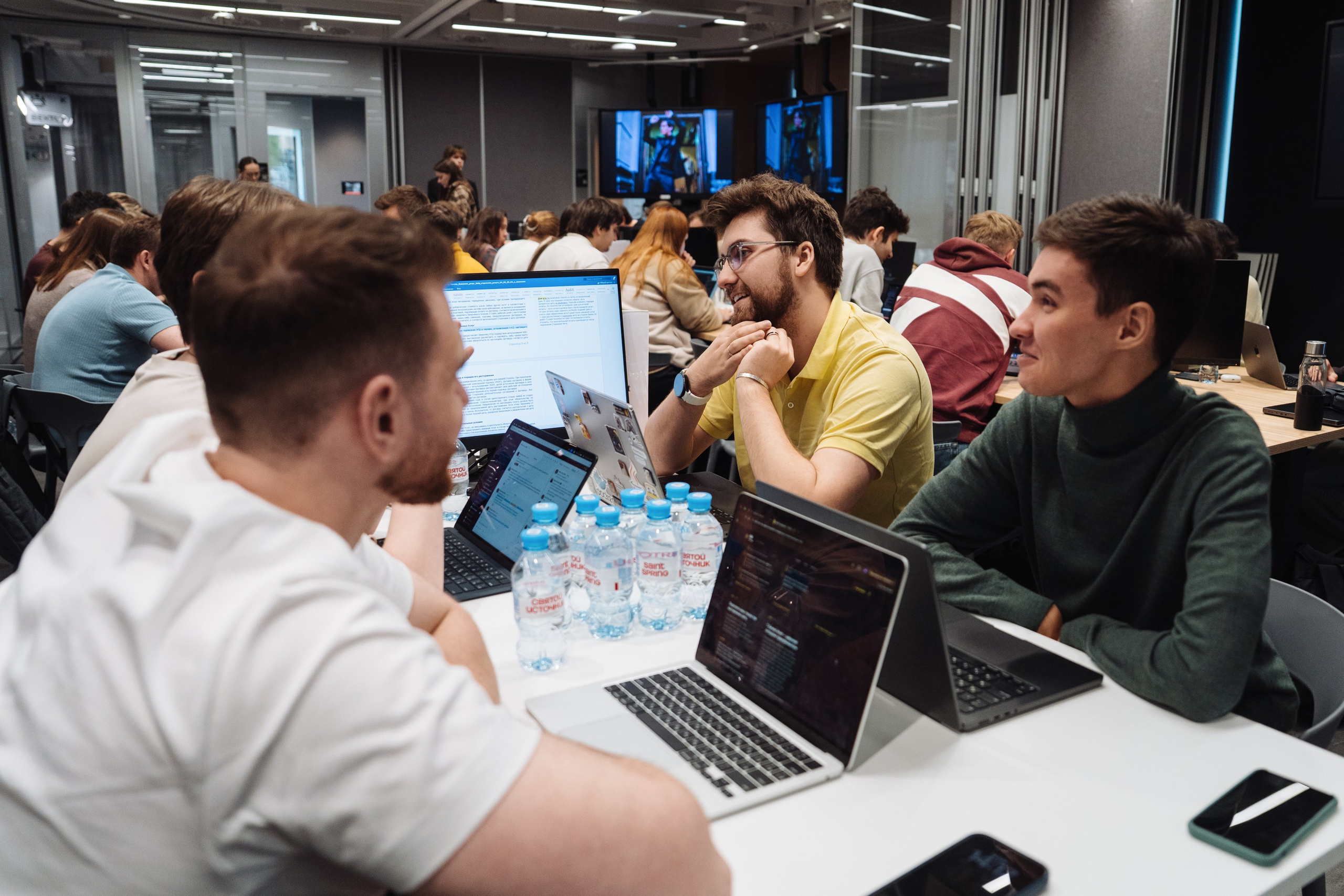 B2B Tech Day. Рекламный фотограф Москва — рекламная и бренд-съёмка | Polyakov