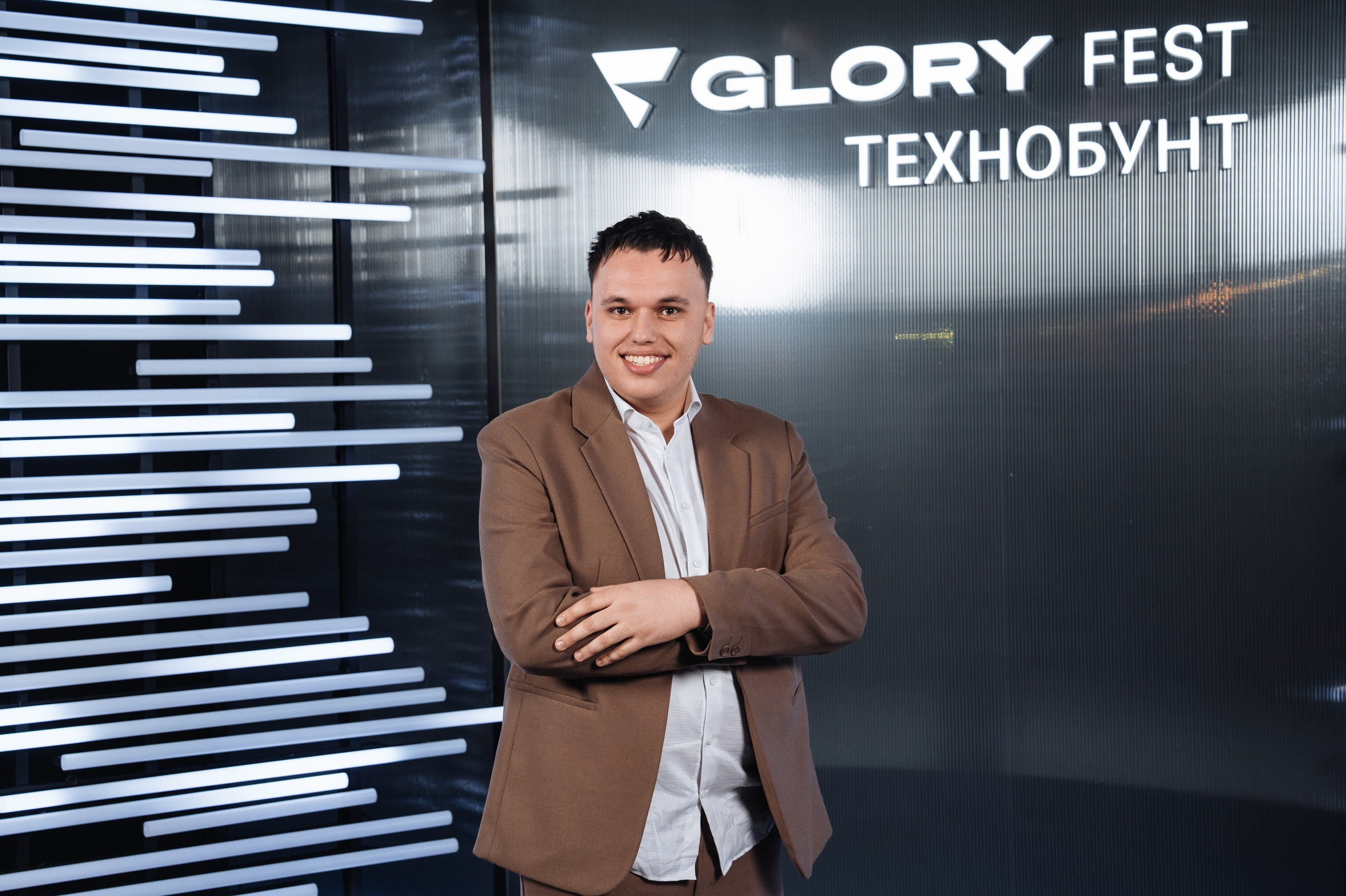 Glory 2025. Рекламный фотограф Москва — рекламная и бренд-съёмка | Polyakov