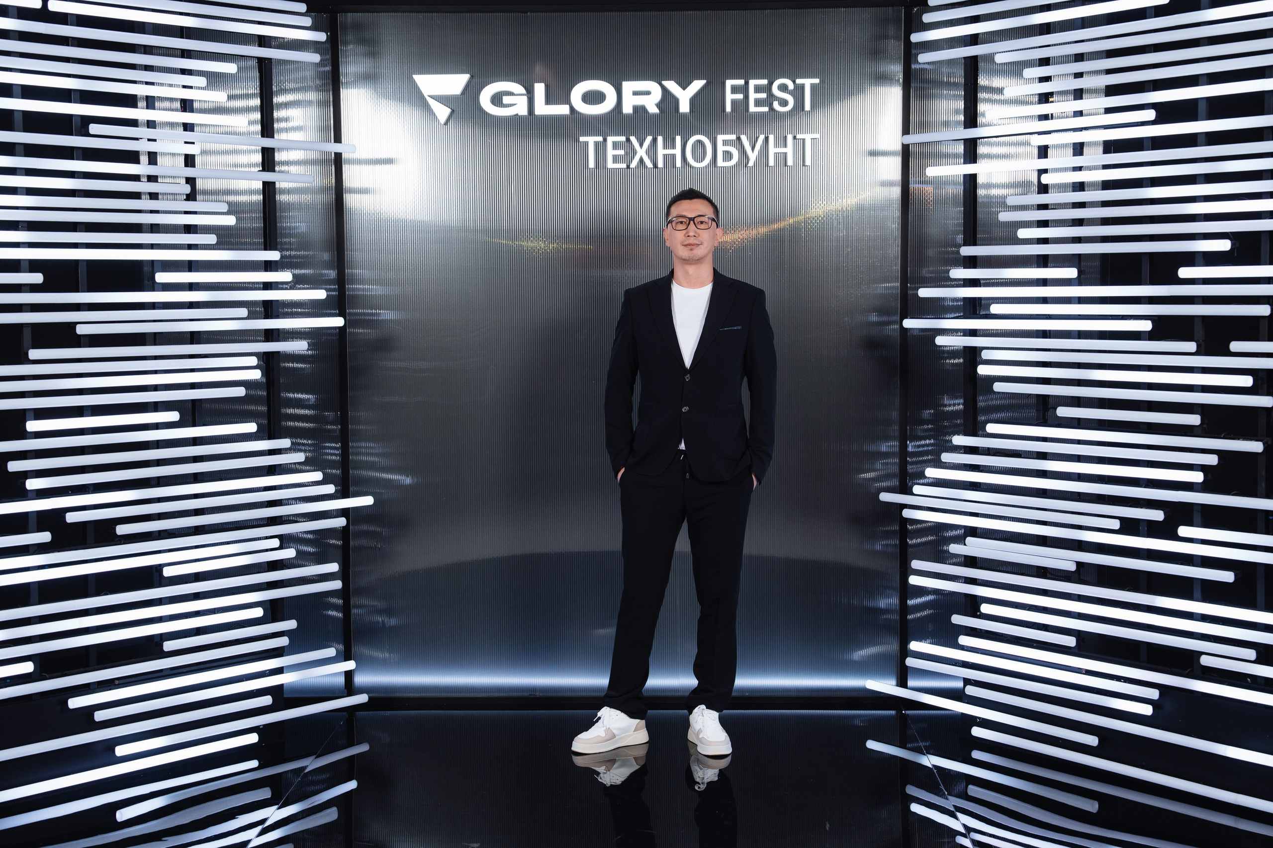 Glory 2025. Рекламный фотограф Москва — рекламная и бренд-съёмка | Polyakov