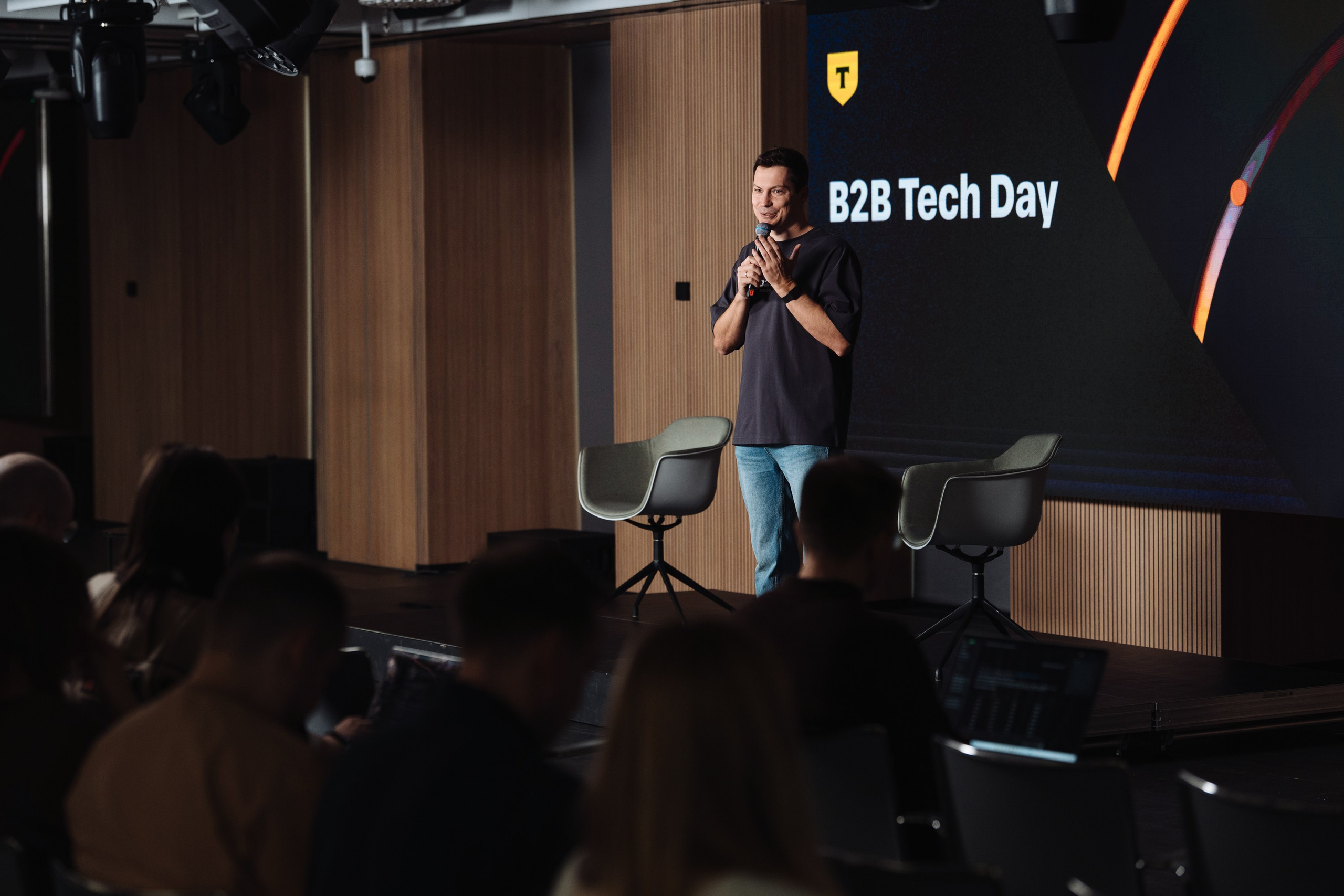 B2B Tech Day. Рекламный фотограф Москва — рекламная и бренд-съёмка | Polyakov