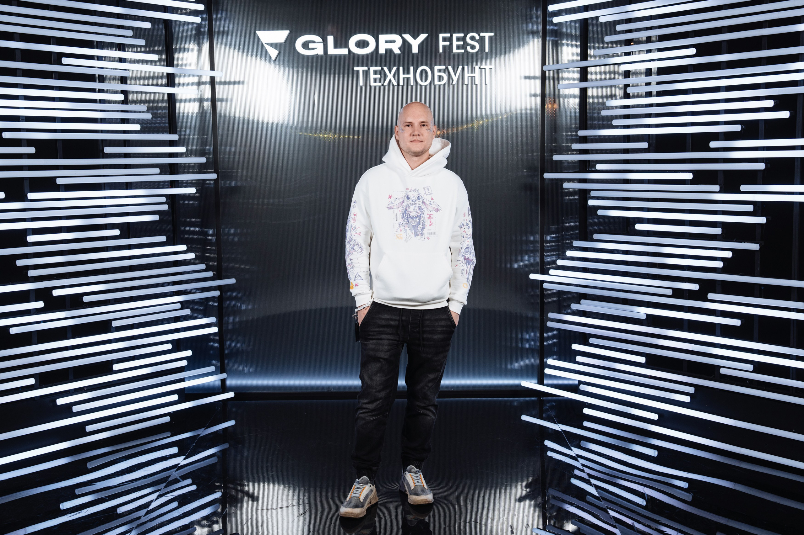 Glory 2025. Рекламный фотограф Москва — рекламная и бренд-съёмка | Polyakov