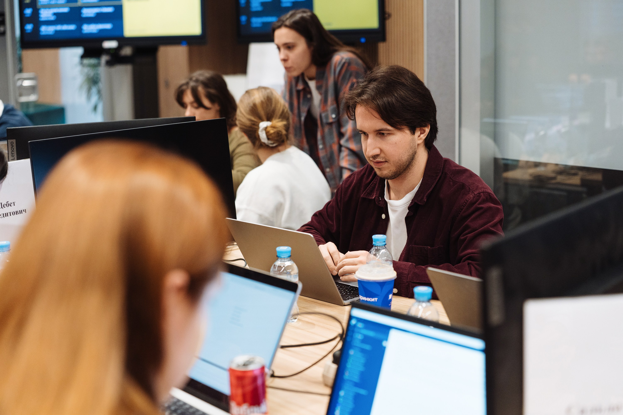 B2B Tech Day. Рекламный фотограф Москва — рекламная и бренд-съёмка | Polyakov