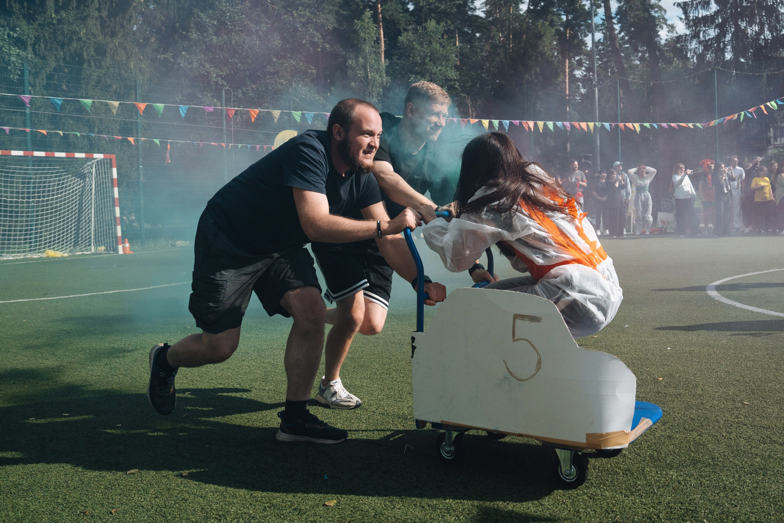 Summer corporate. Рекламный фотограф Москва — рекламная и бренд-съёмка | Polyakov