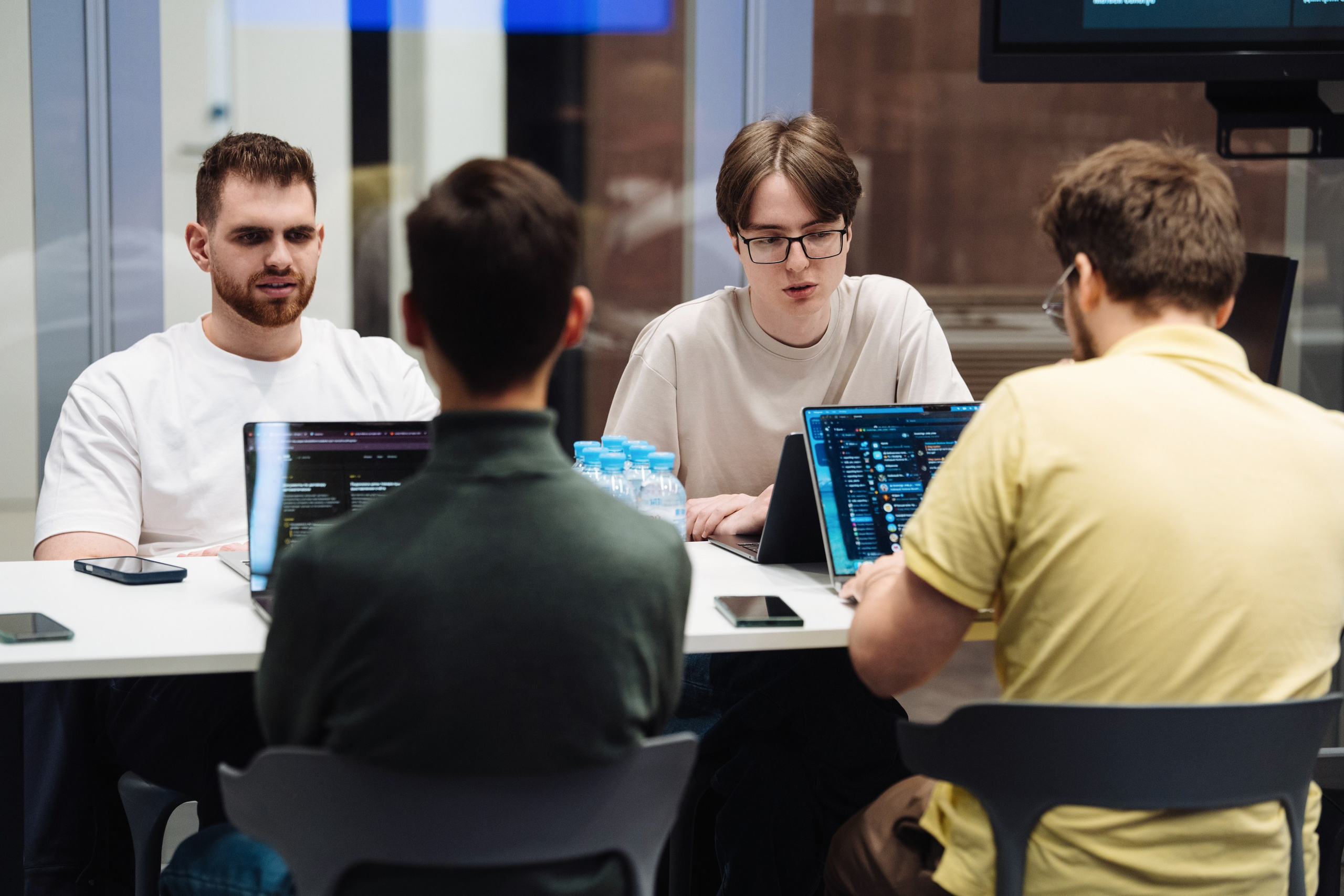 B2B Tech Day. Рекламный фотограф Москва — рекламная и бренд-съёмка | Polyakov