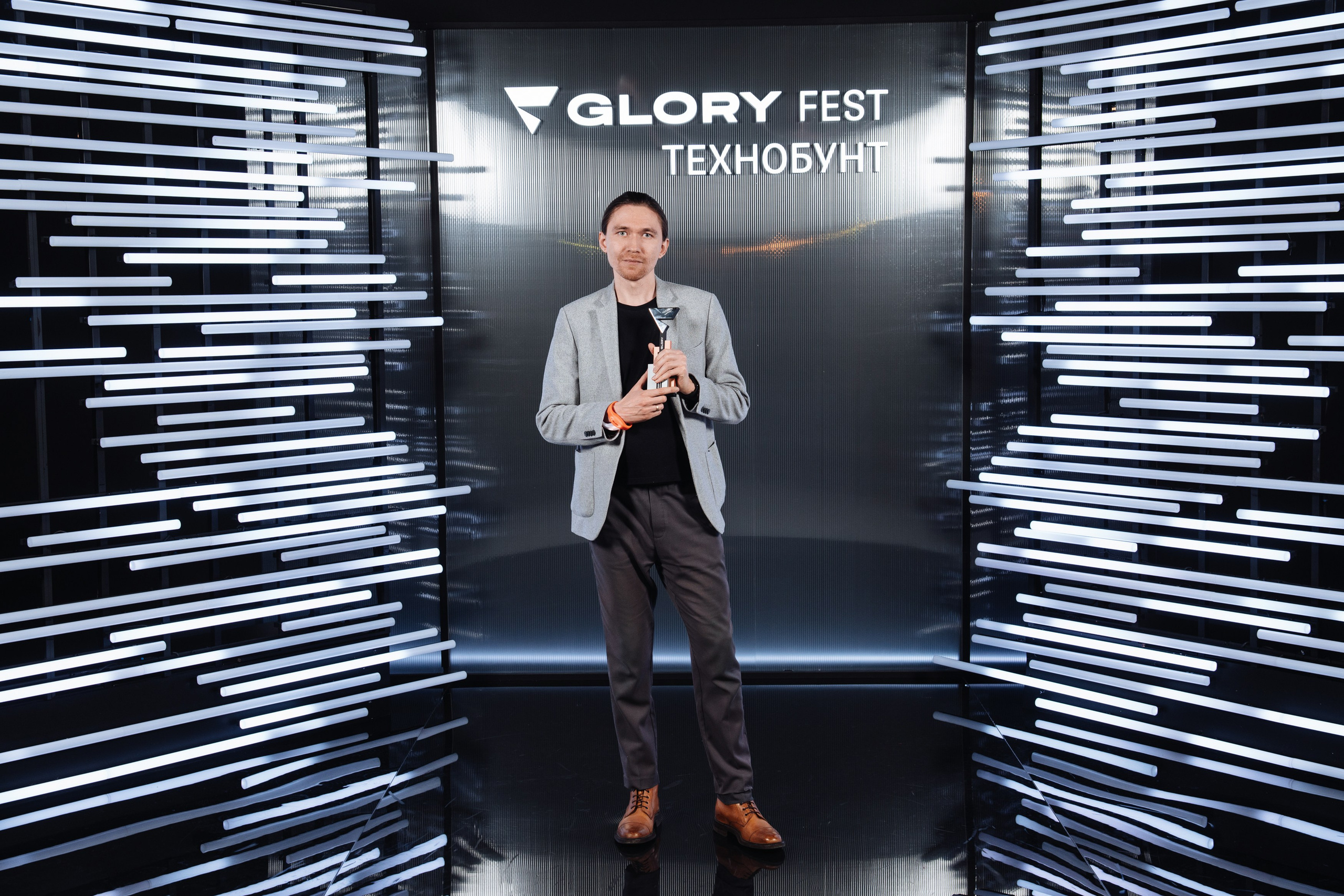 Glory 2025. Рекламный фотограф Москва — рекламная и бренд-съёмка | Polyakov