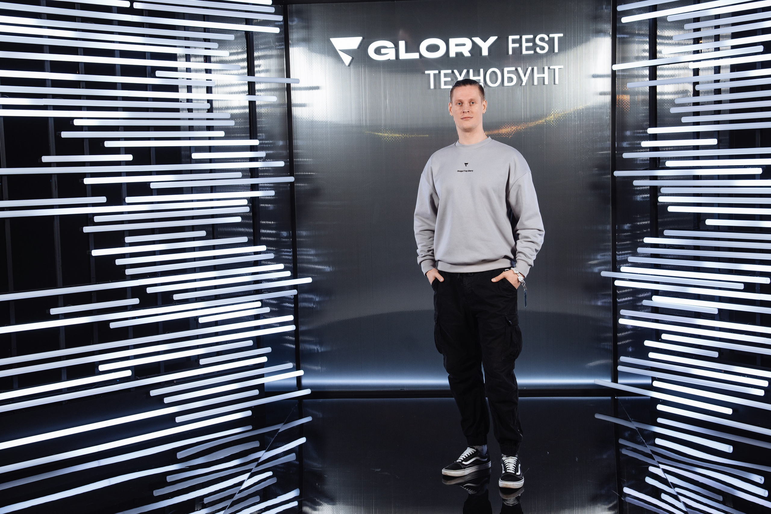 Glory 2025. Рекламный фотограф Москва — рекламная и бренд-съёмка | Polyakov