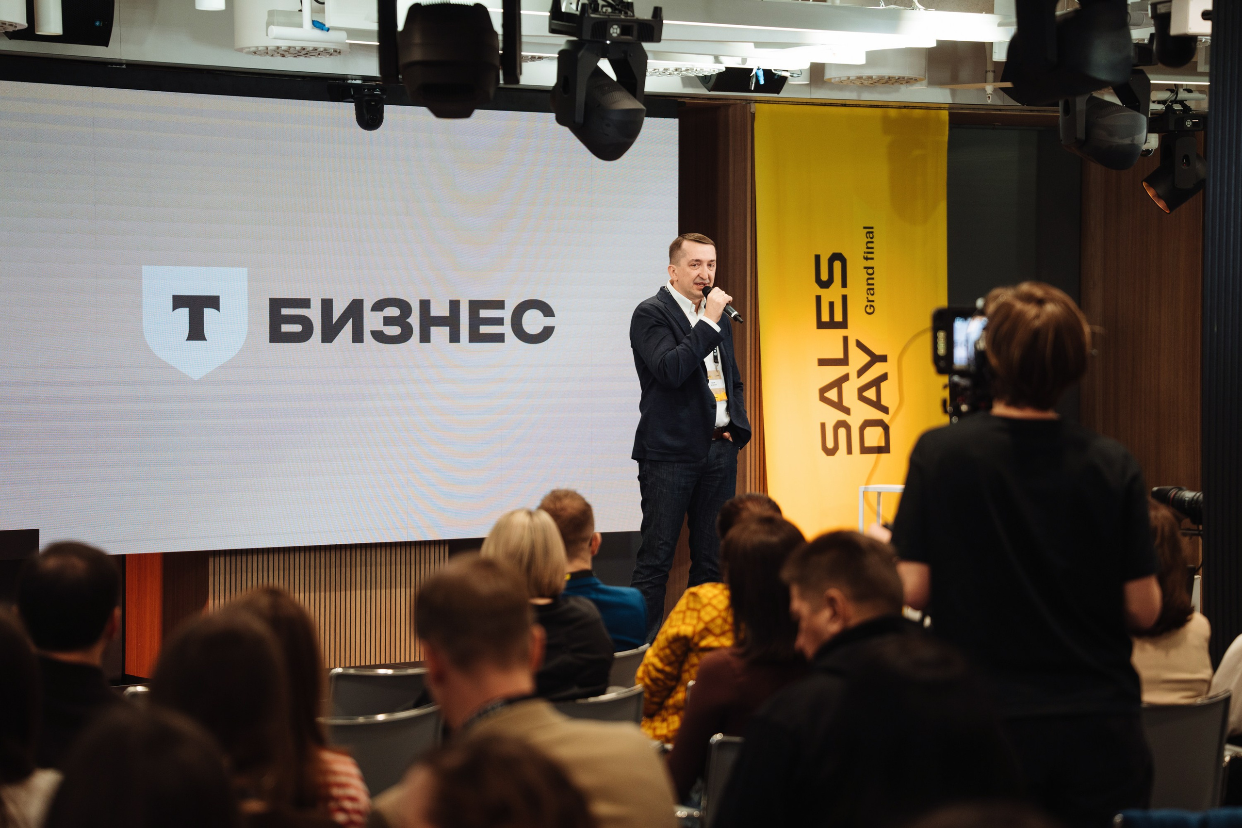 Sales day grand final. Рекламный фотограф Москва — рекламная и бренд-съёмка | Polyakov
