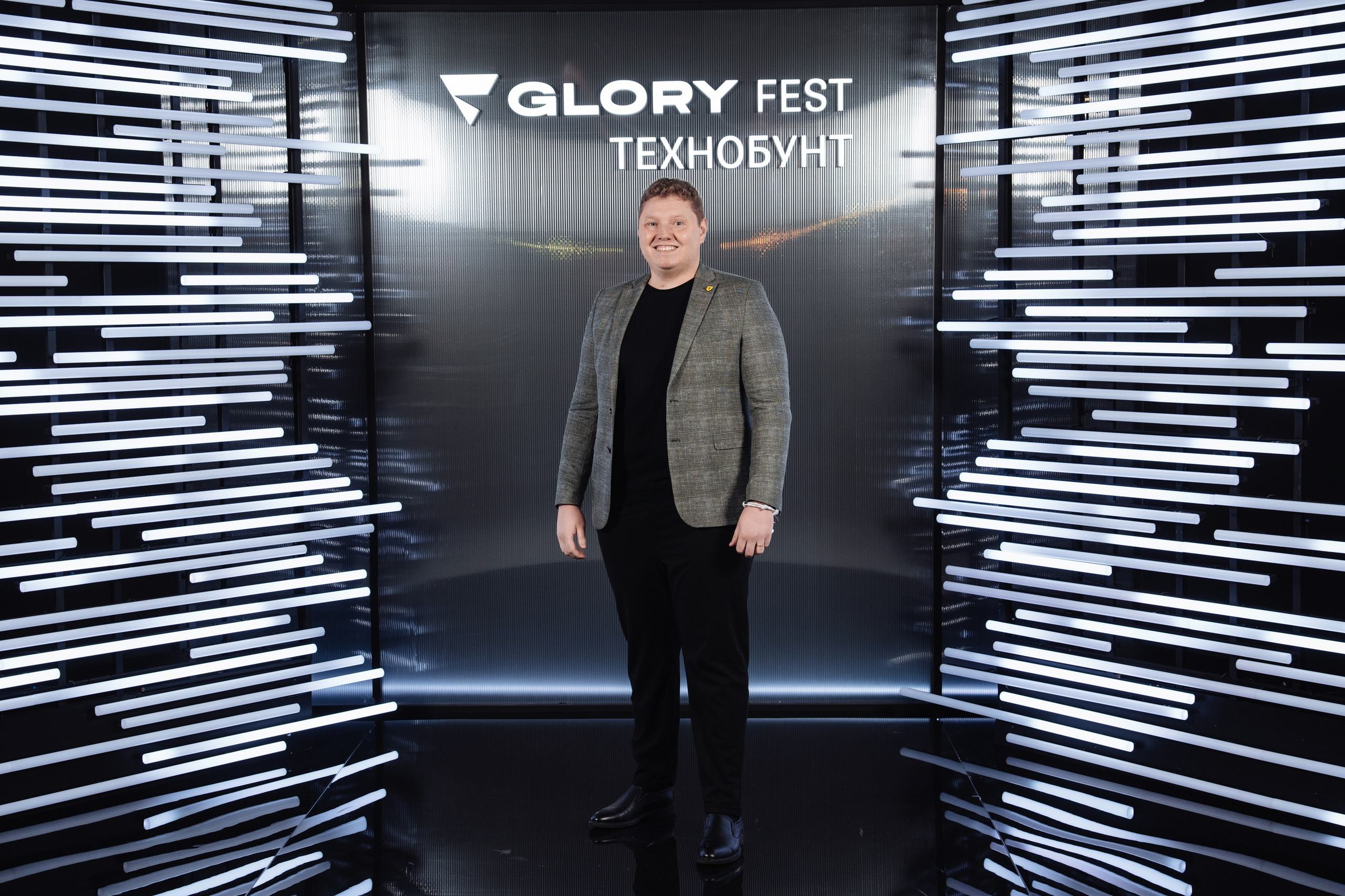 Glory 2025. Рекламный фотограф Москва — рекламная и бренд-съёмка | Polyakov