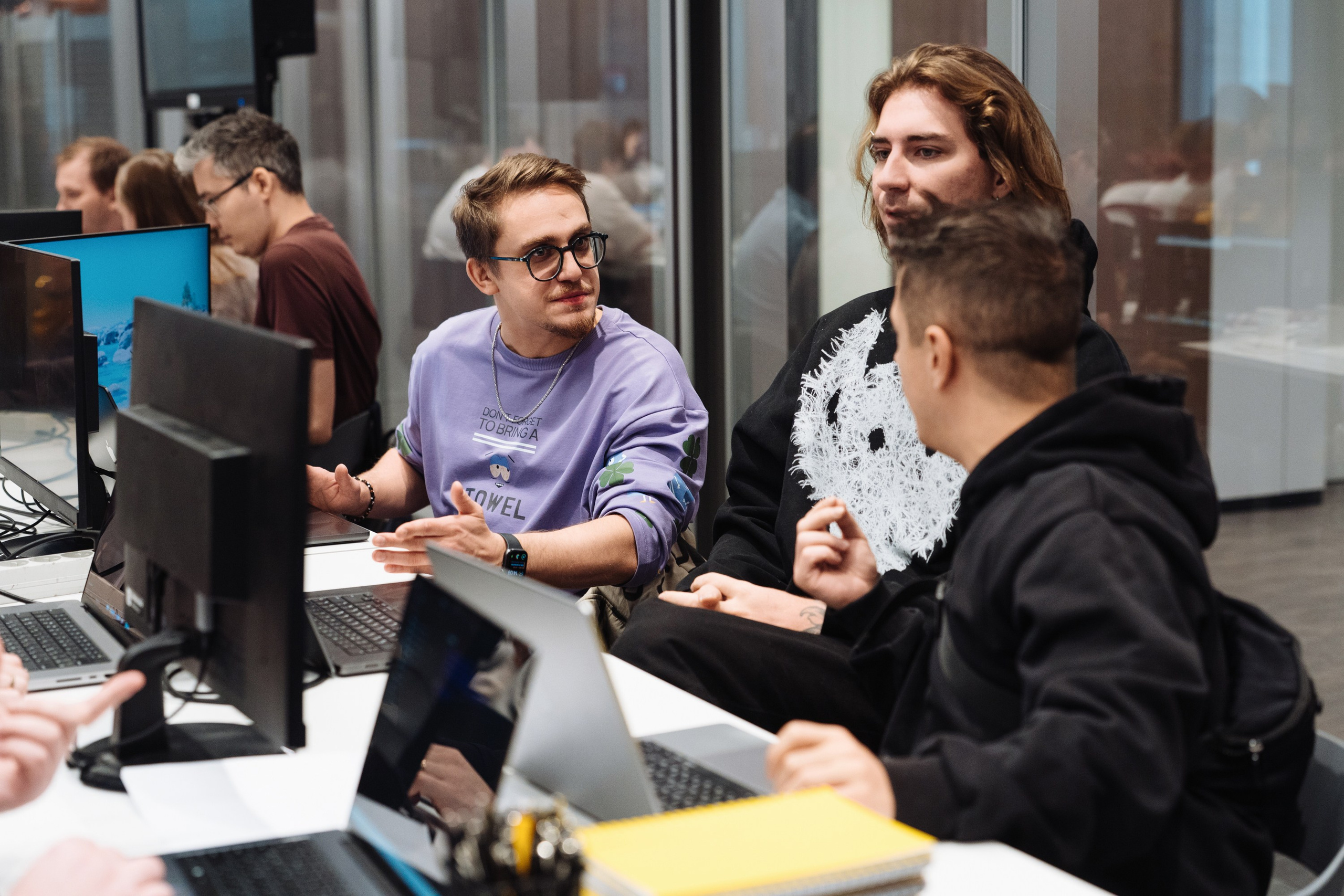 B2B Tech Day. Рекламный фотограф Москва — рекламная и бренд-съёмка | Polyakov