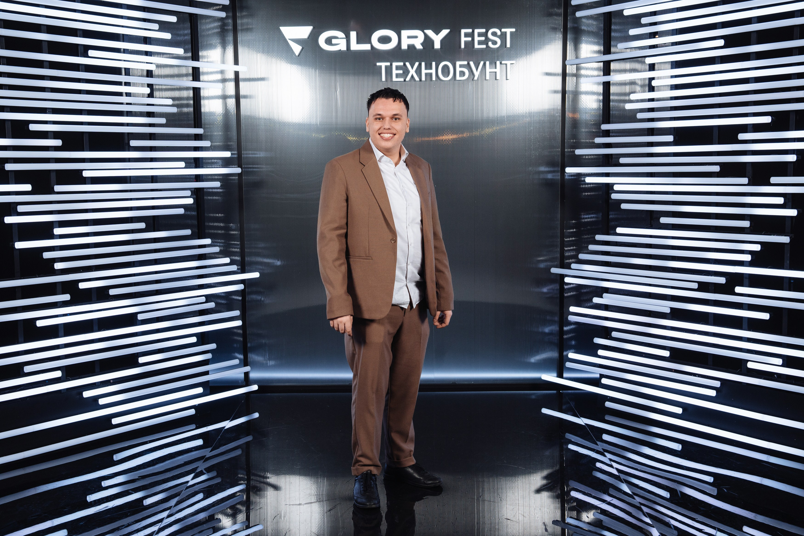 Glory 2025. Рекламный фотограф Москва — рекламная и бренд-съёмка | Polyakov
