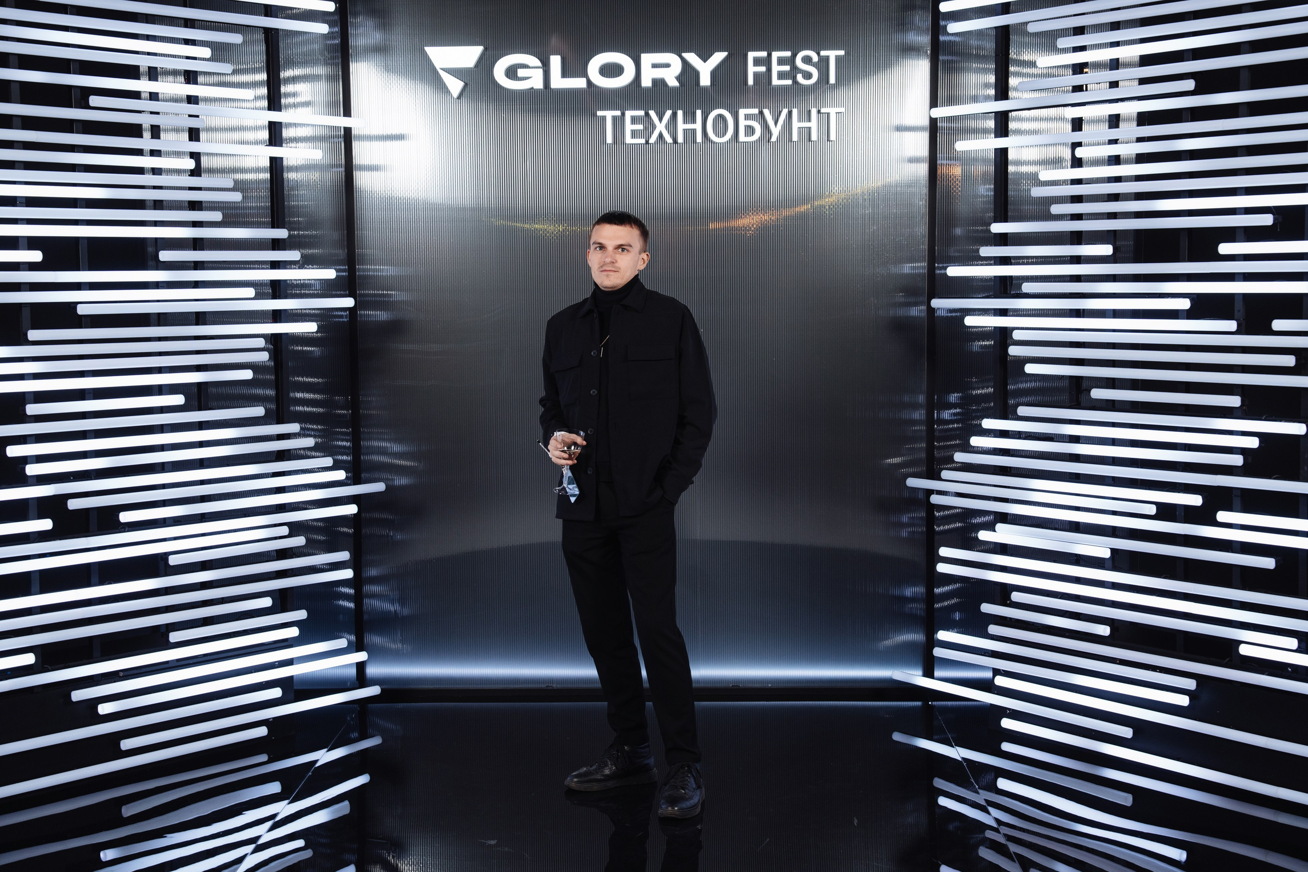 Glory 2025. Рекламный фотограф Москва — рекламная и бренд-съёмка | Polyakov