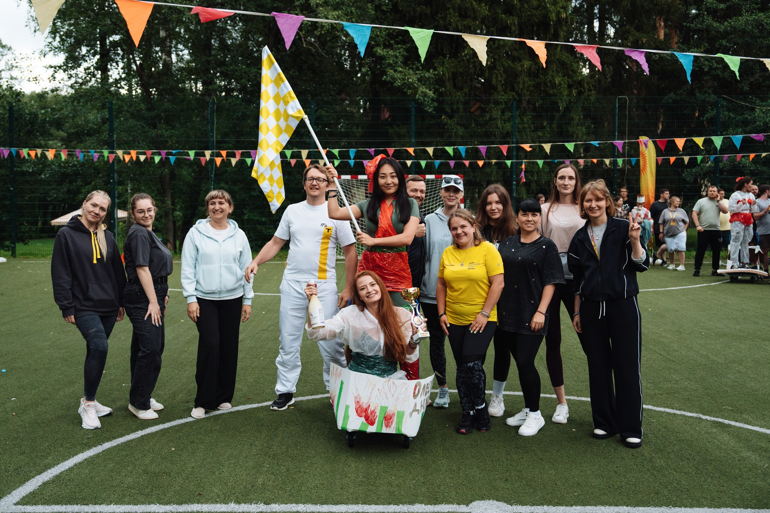 Summer corporate. Рекламный фотограф Москва — рекламная и бренд-съёмка | Polyakov