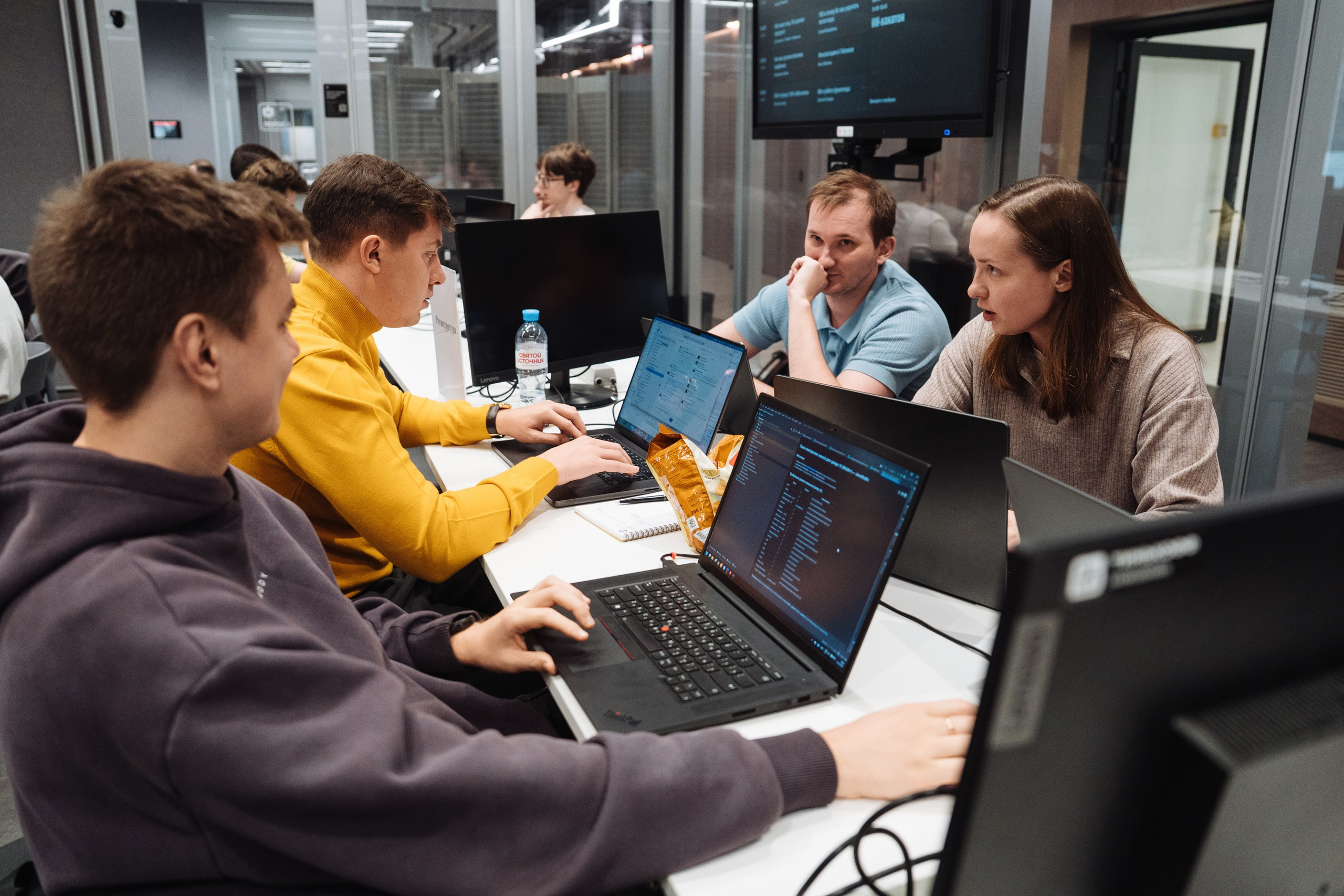 B2B Tech Day. Рекламный фотограф Москва — рекламная и бренд-съёмка | Polyakov