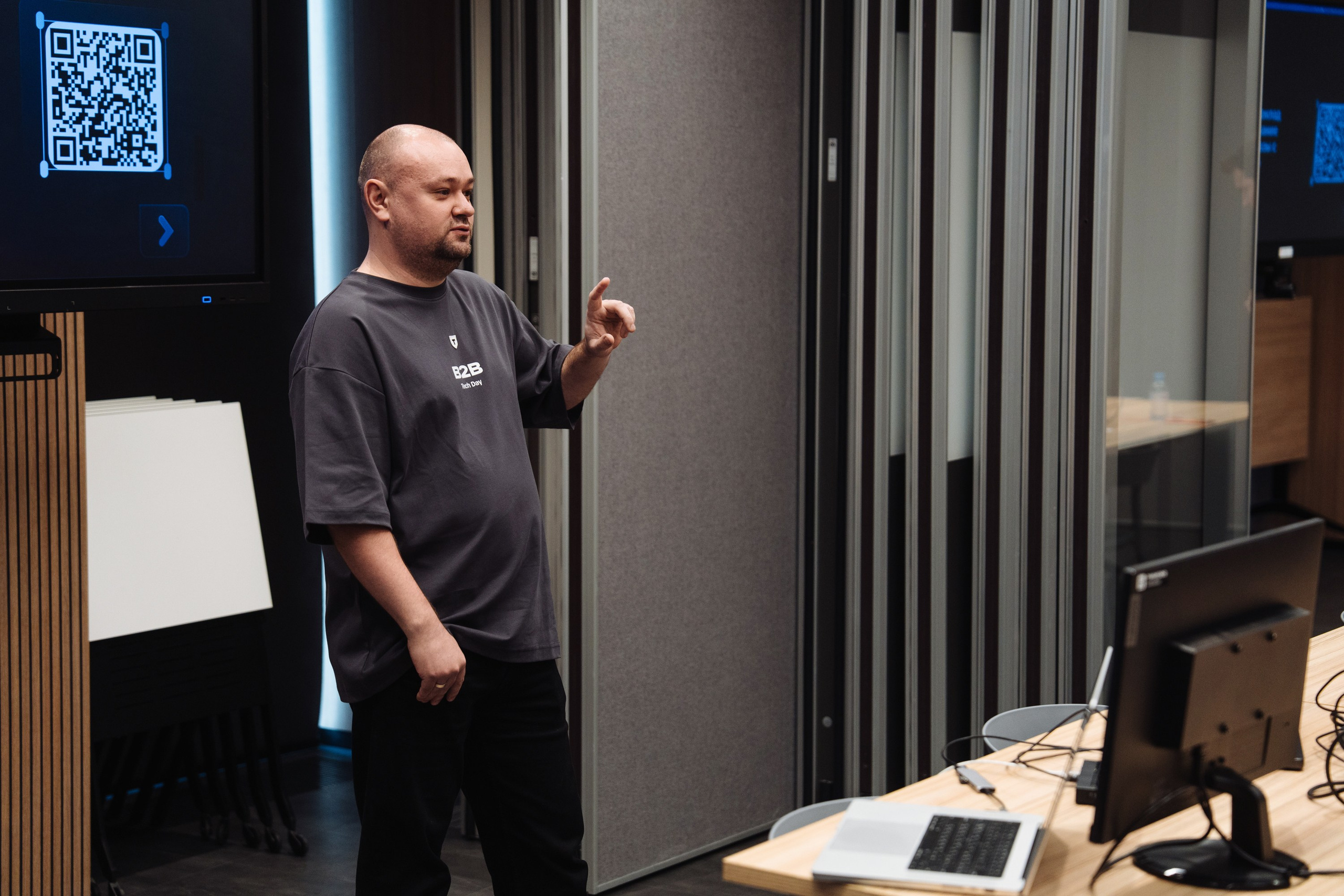 B2B Tech Day. Рекламный фотограф Москва — рекламная и бренд-съёмка | Polyakov