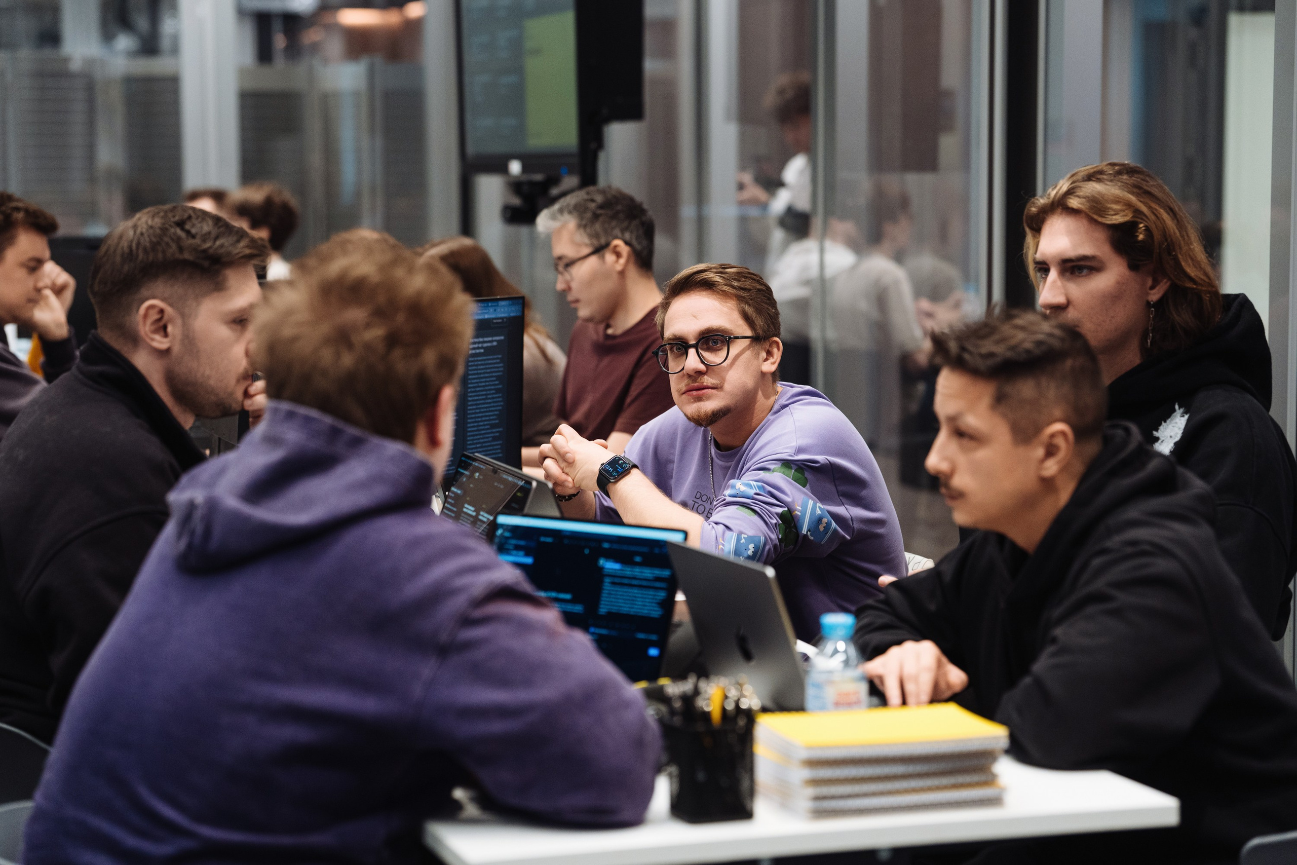 B2B Tech Day. Рекламный фотограф Москва — рекламная и бренд-съёмка | Polyakov