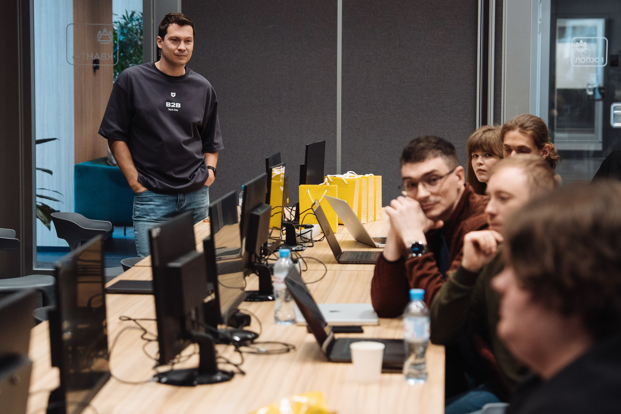 B2B Tech Day. Рекламный фотограф Москва — рекламная и бренд-съёмка | Polyakov