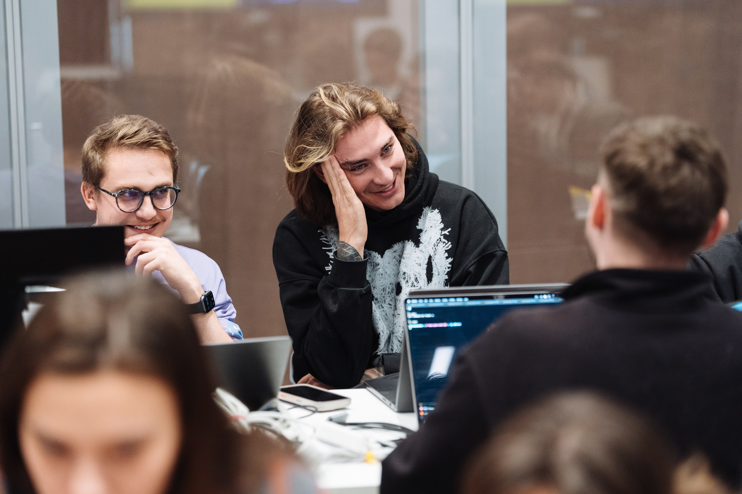 B2B Tech Day. Рекламный фотограф Москва — рекламная и бренд-съёмка | Polyakov