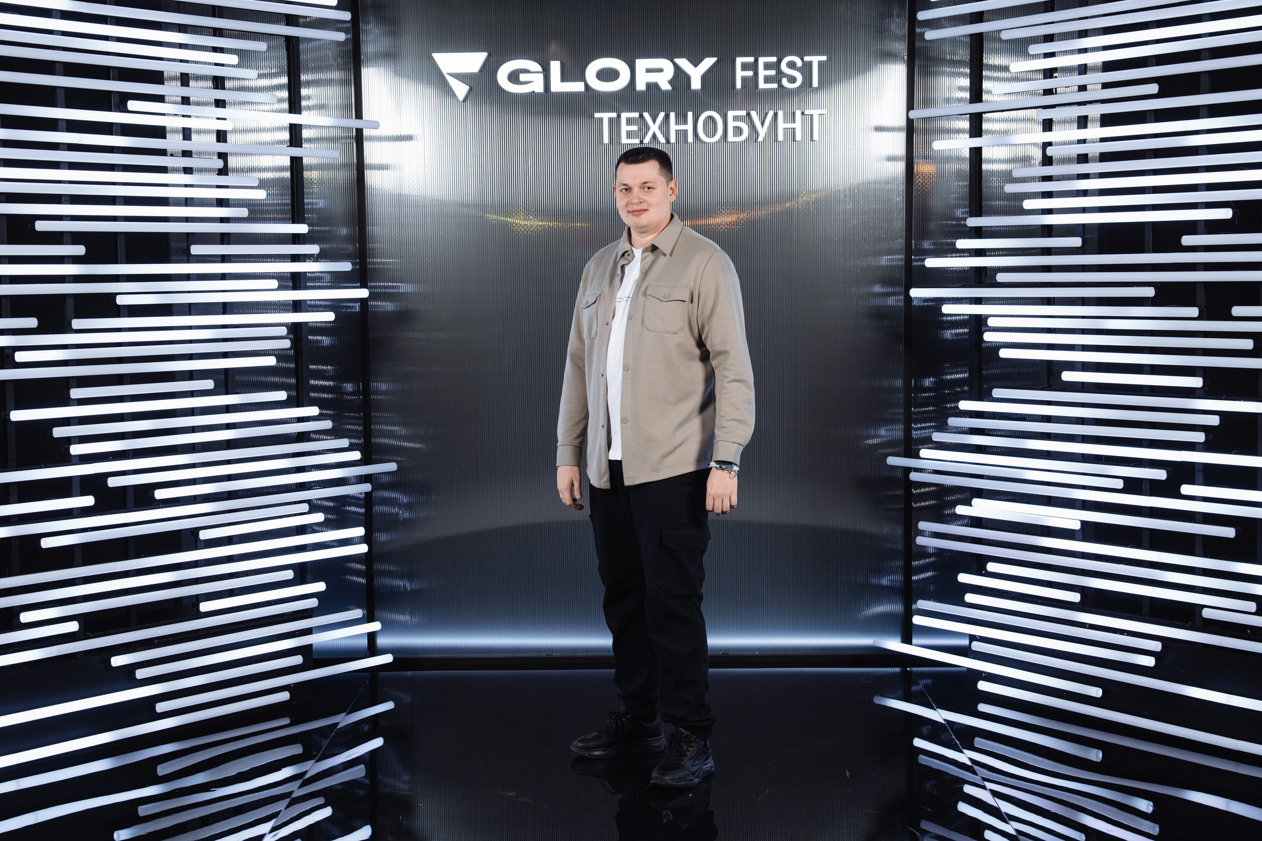 Glory 2025. Рекламный фотограф Москва — рекламная и бренд-съёмка | Polyakov