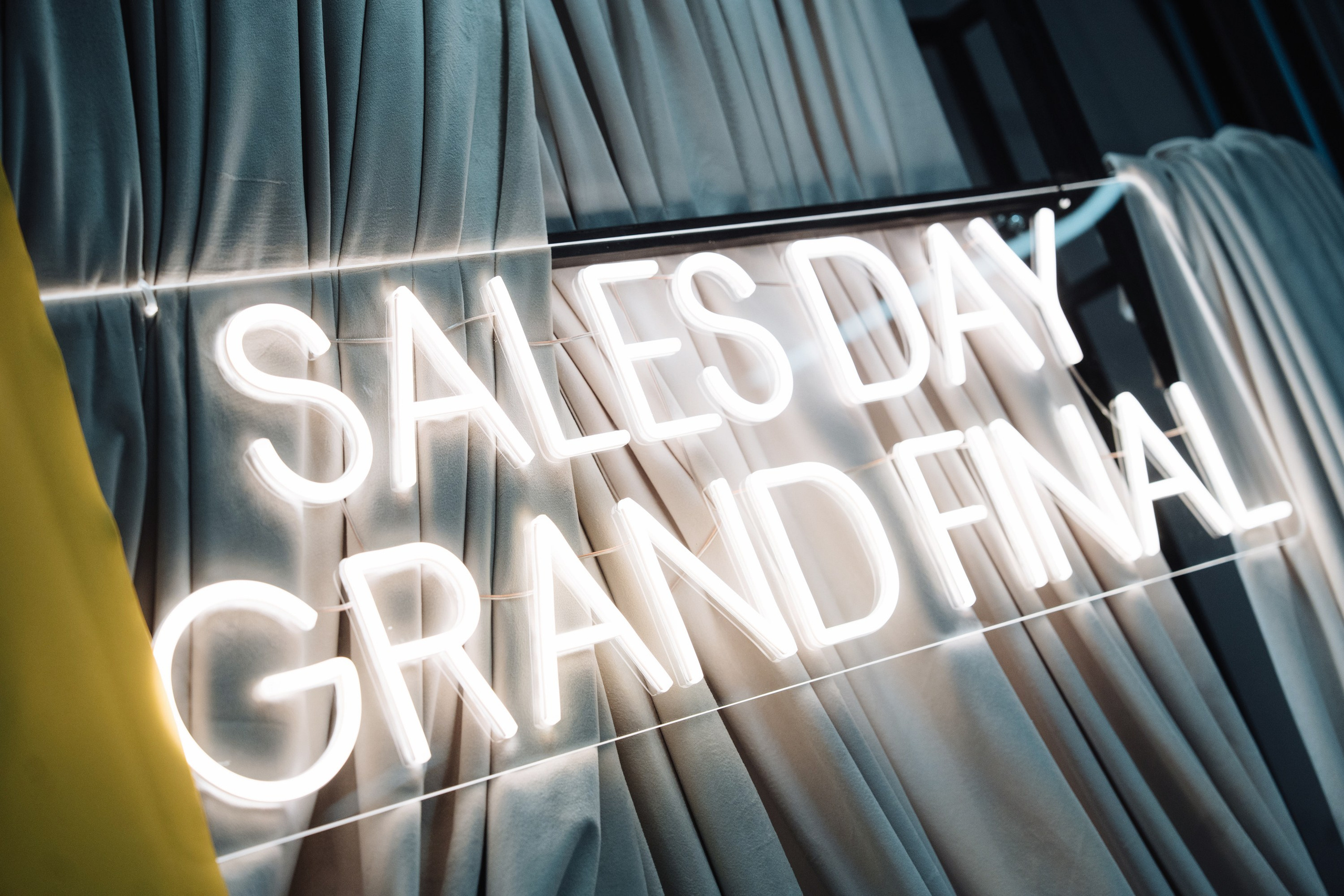 Sales day grand final. Рекламный фотограф Москва — рекламная и бренд-съёмка | Polyakov