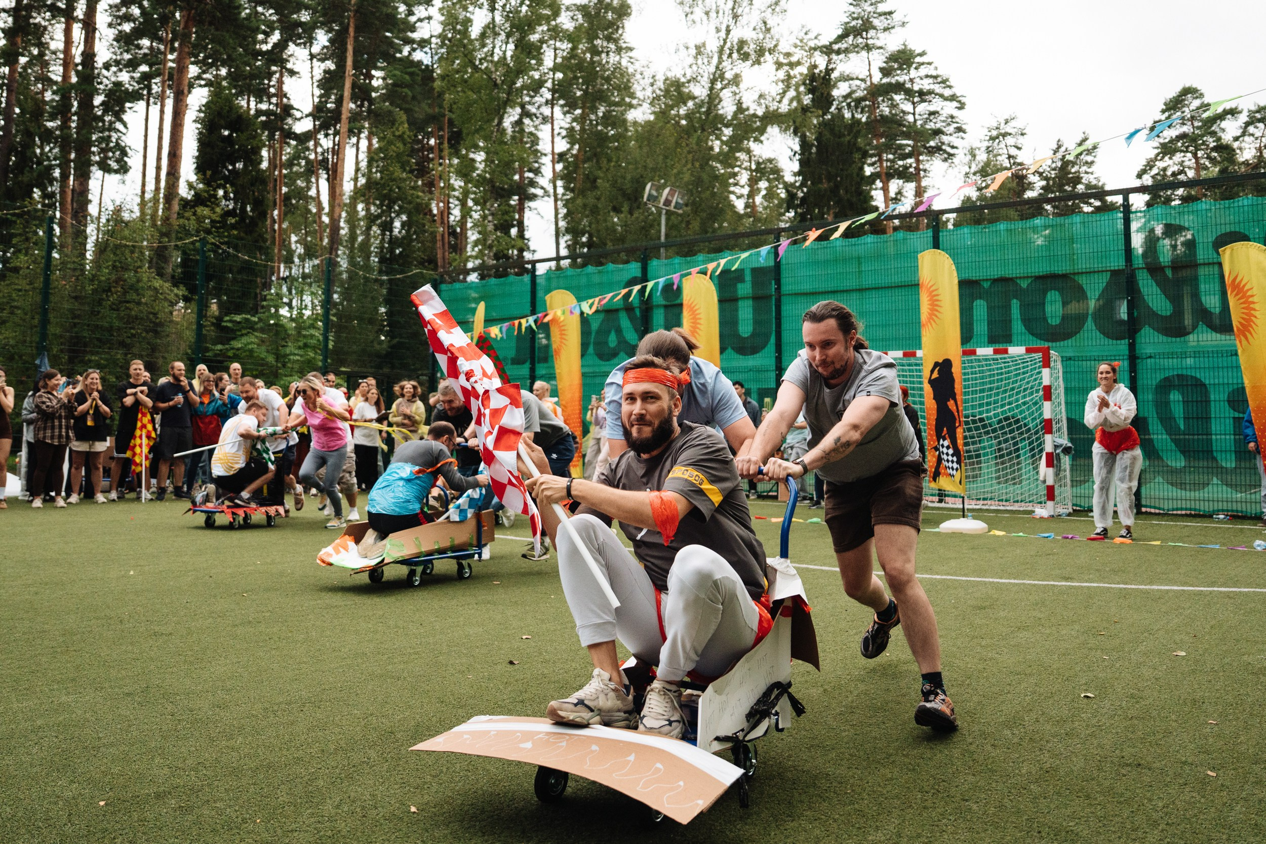 Summer corporate. Рекламный фотограф Москва — рекламная и бренд-съёмка | Polyakov