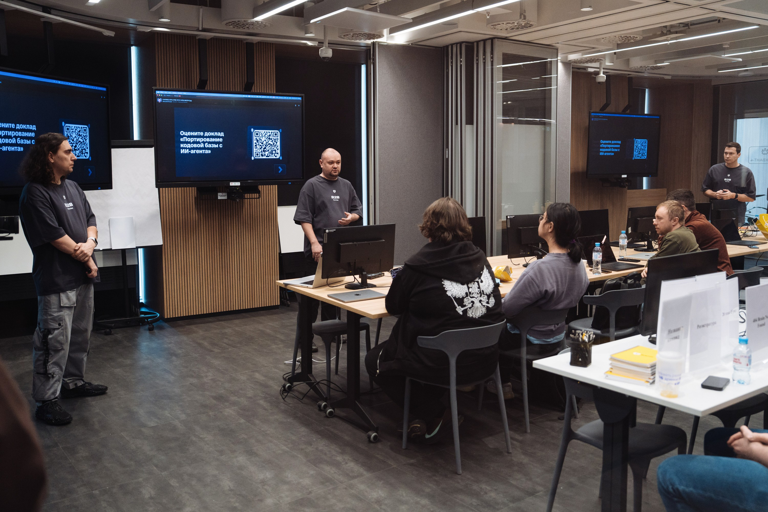B2B Tech Day. Рекламный фотограф Москва — рекламная и бренд-съёмка | Polyakov