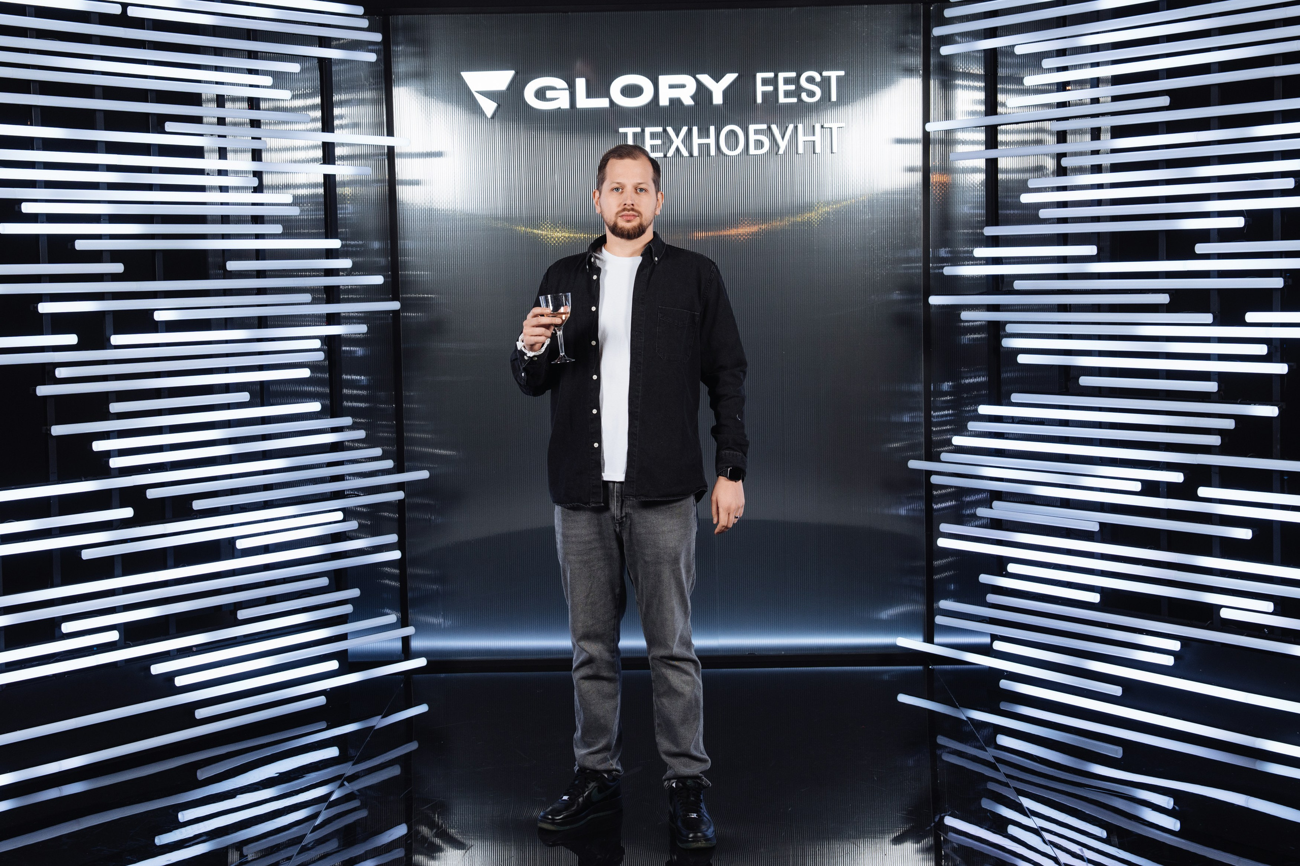 Glory 2025. Рекламный фотограф Москва — рекламная и бренд-съёмка | Polyakov