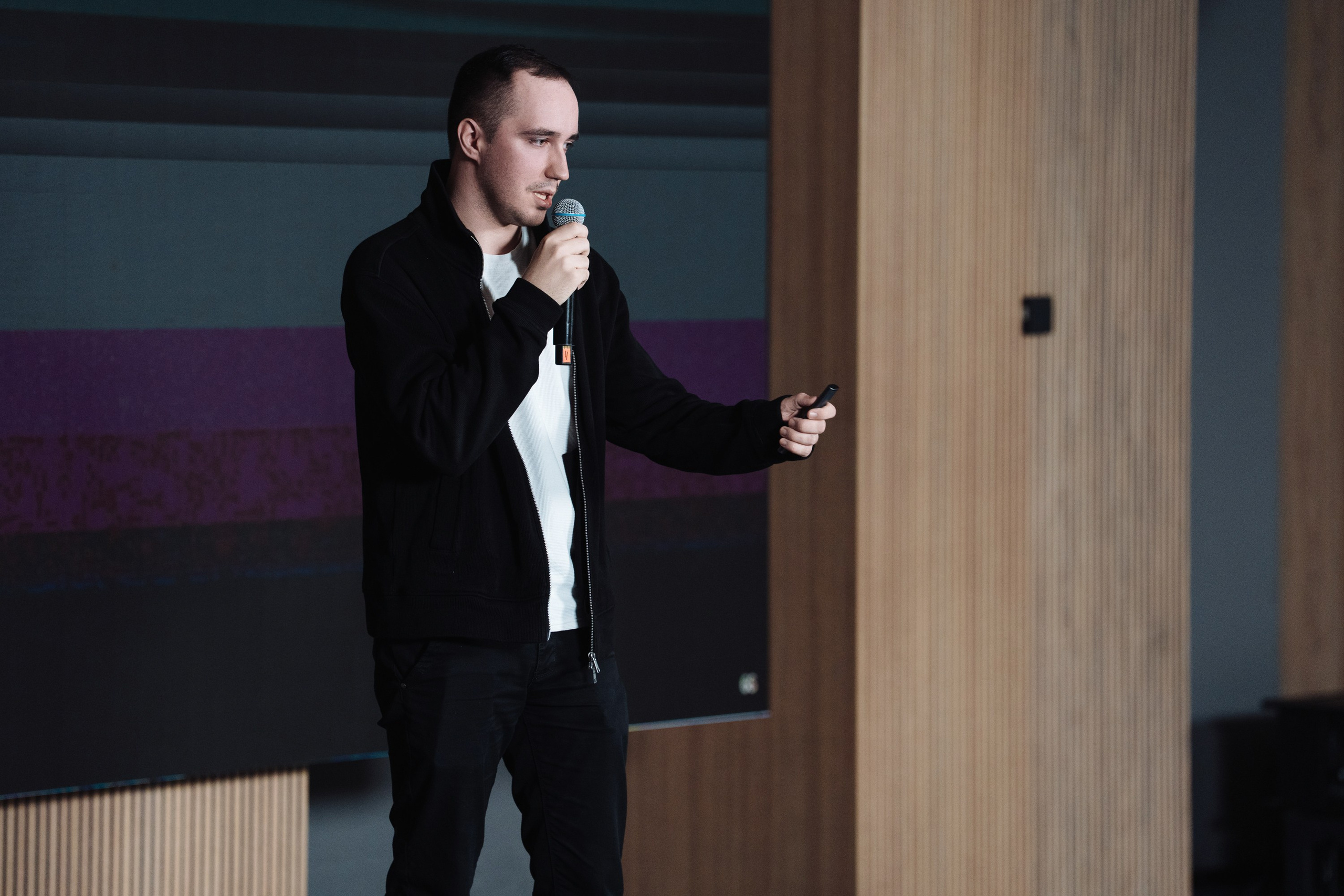B2B Tech Day. Рекламный фотограф Москва — рекламная и бренд-съёмка | Polyakov