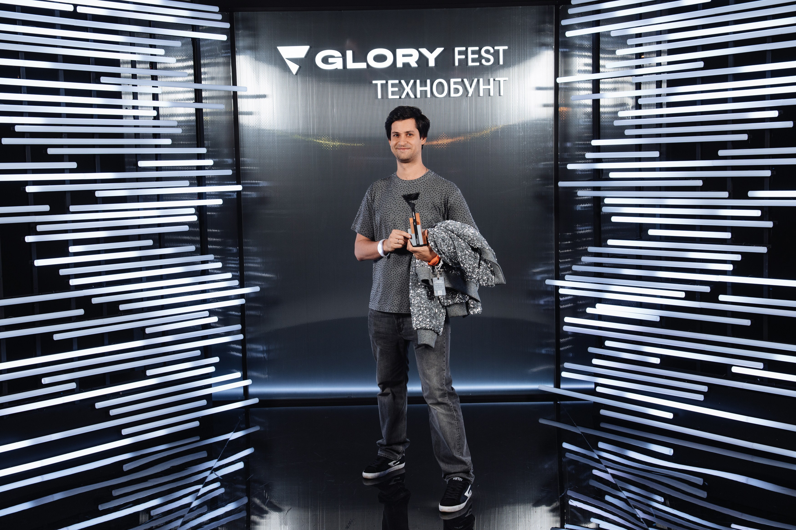 Glory 2025. Рекламный фотограф Москва — рекламная и бренд-съёмка | Polyakov