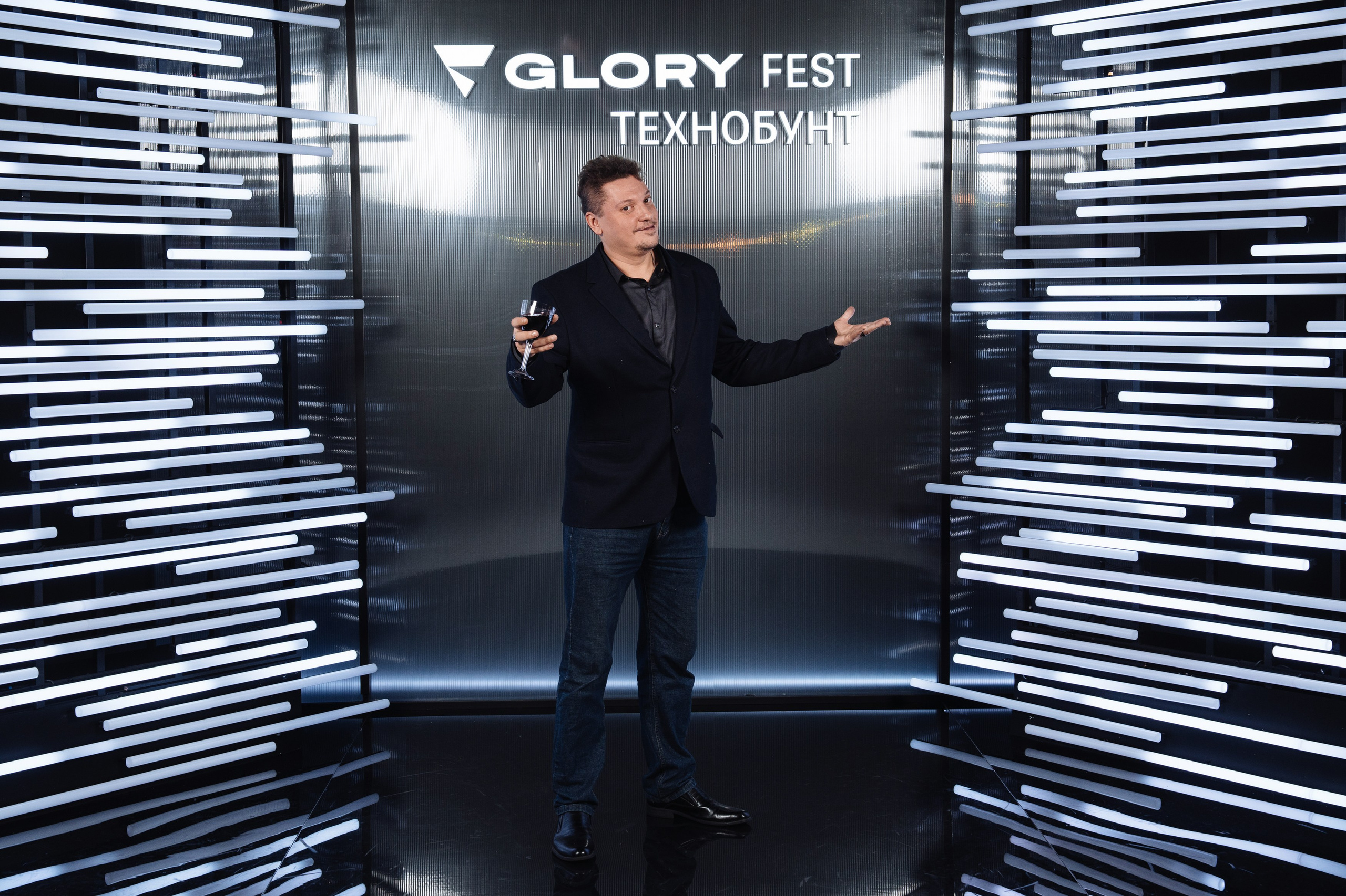 Glory 2025. Рекламный фотограф Москва — рекламная и бренд-съёмка | Polyakov
