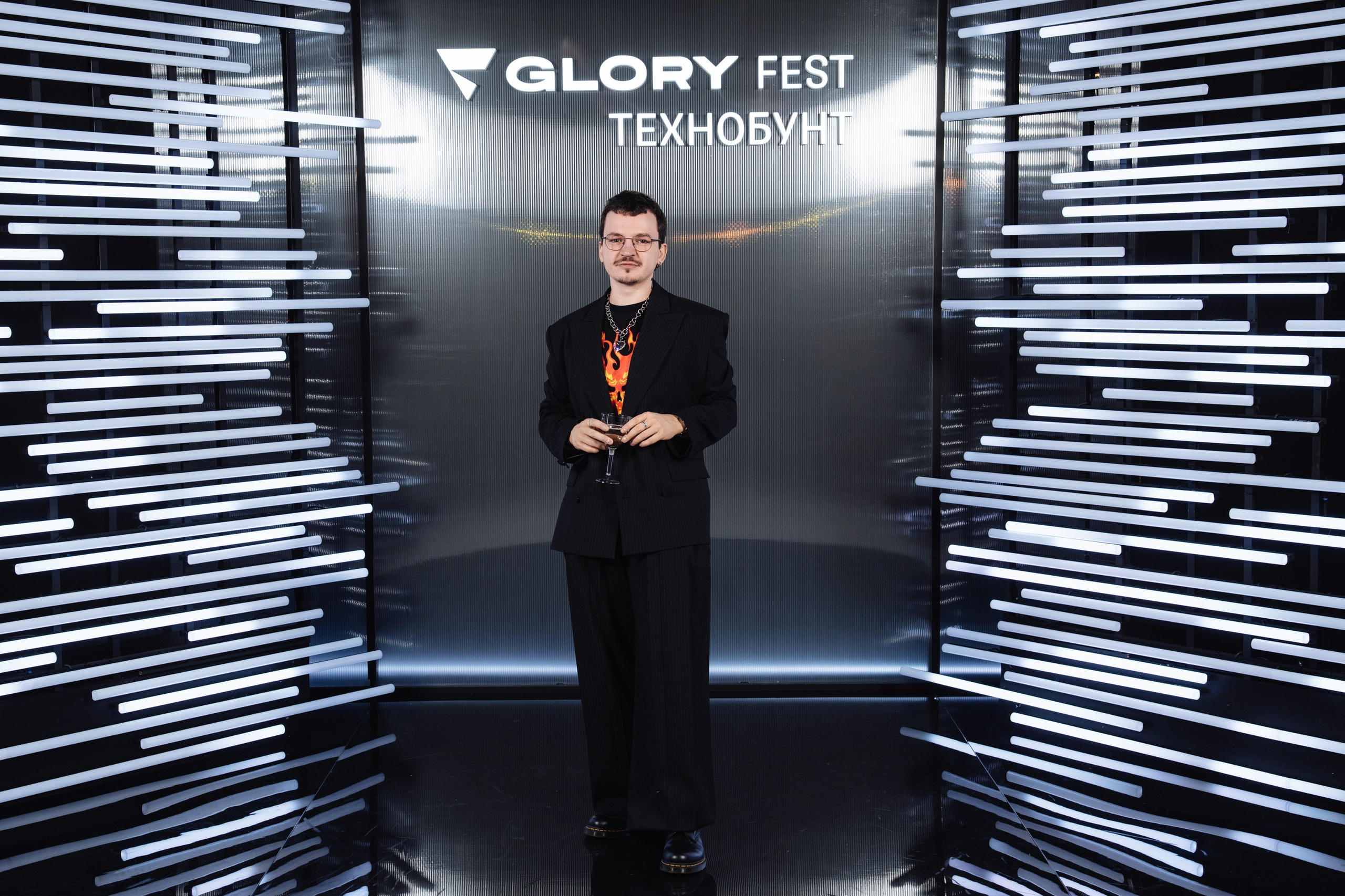 Glory 2025. Рекламный фотограф Москва — рекламная и бренд-съёмка | Polyakov