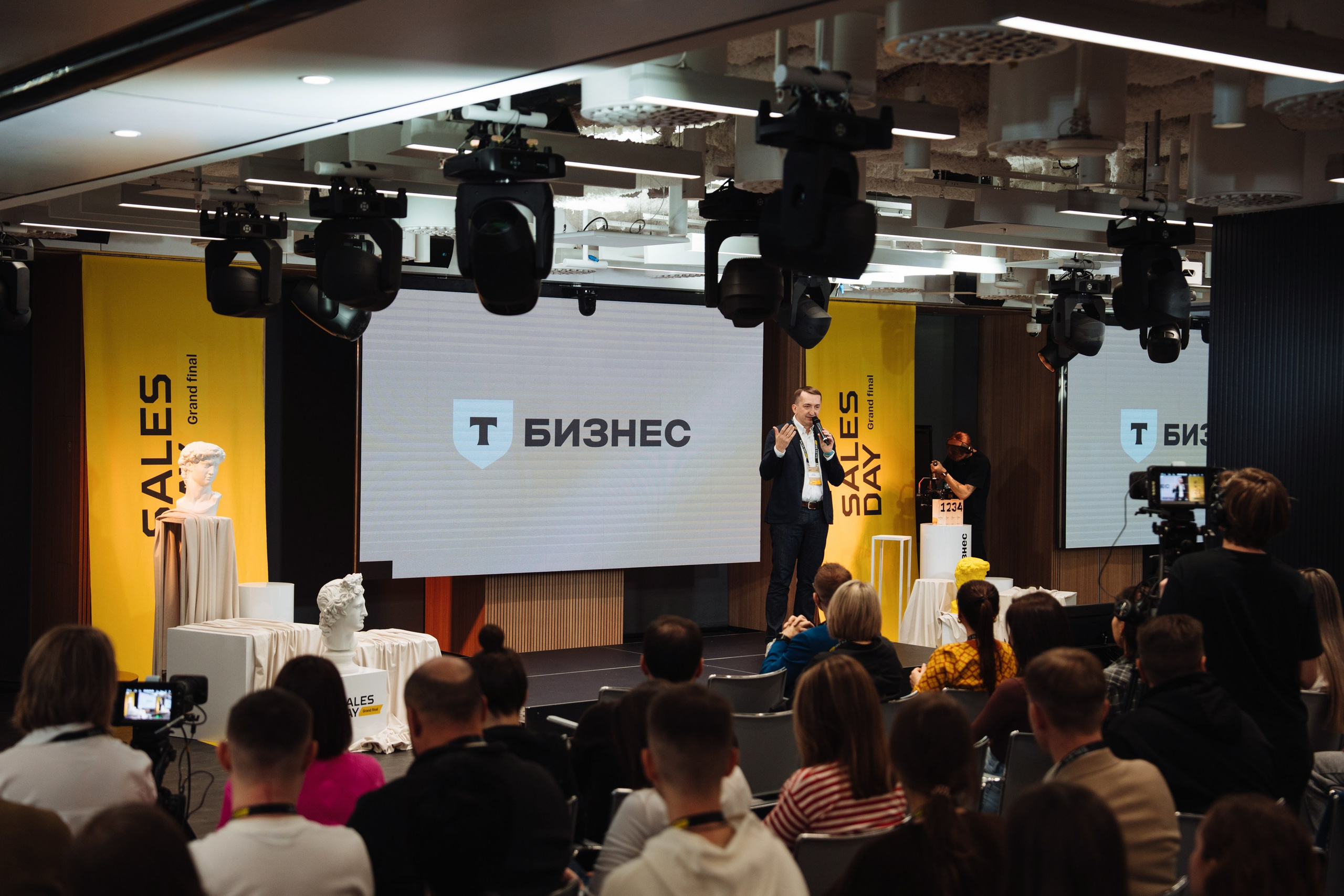 Sales day grand final. Рекламный фотограф Москва — рекламная и бренд-съёмка | Polyakov
